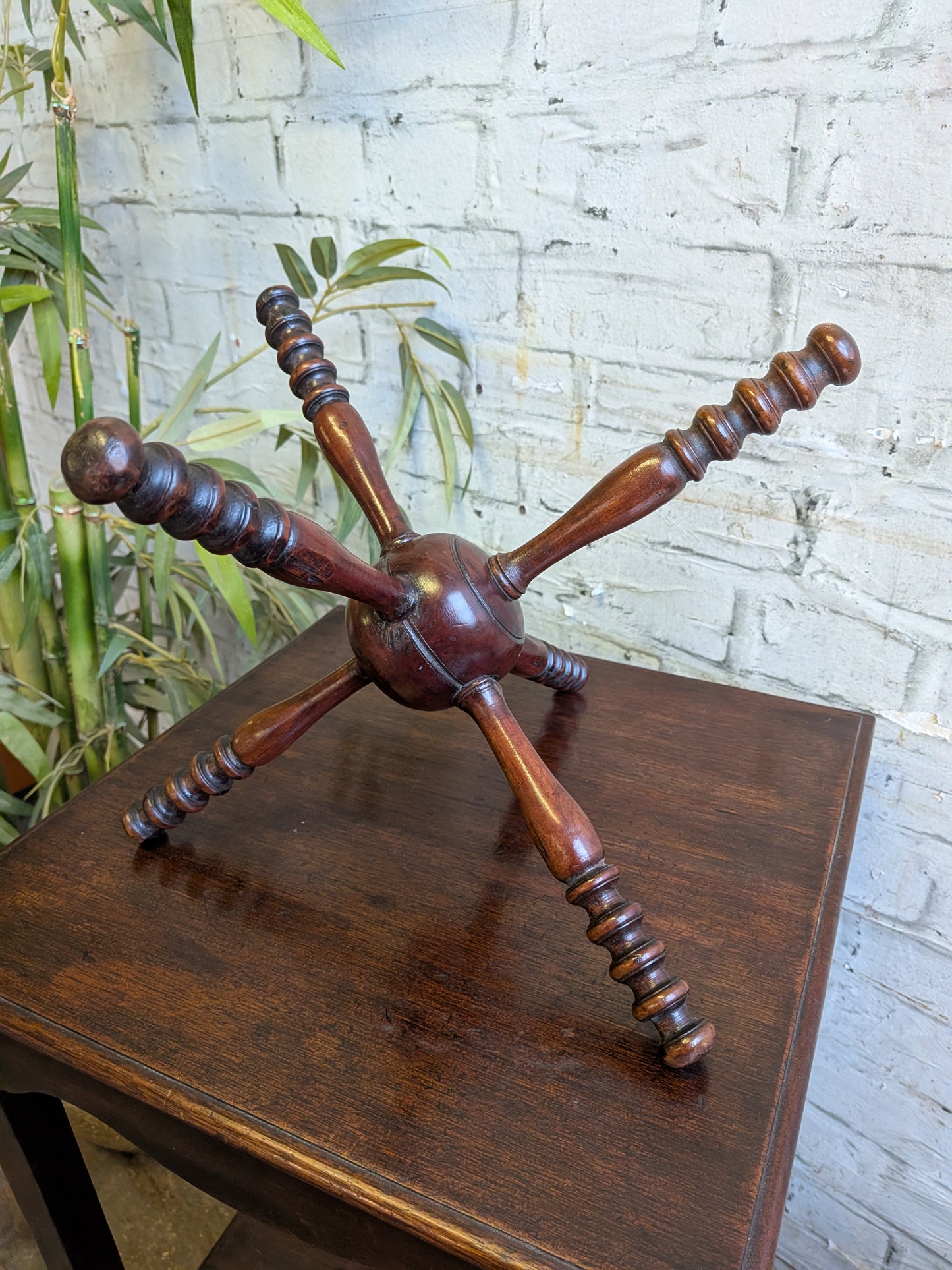 Antique Georgian Treen Turned Mahogany Table Top Plate or Bowl Cat Stand