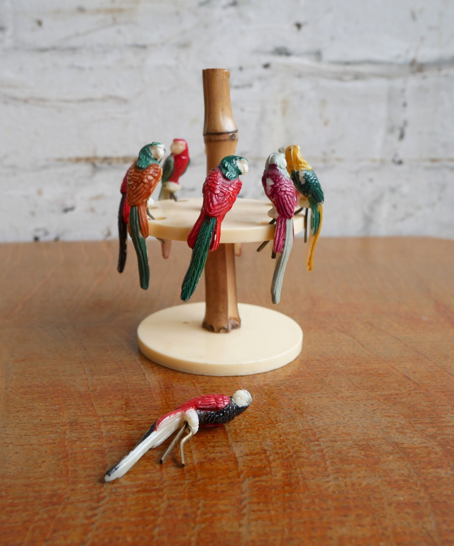 Unusual Vintage 1950s 60s Parrot Clips on a Bakelite and Cane Stand