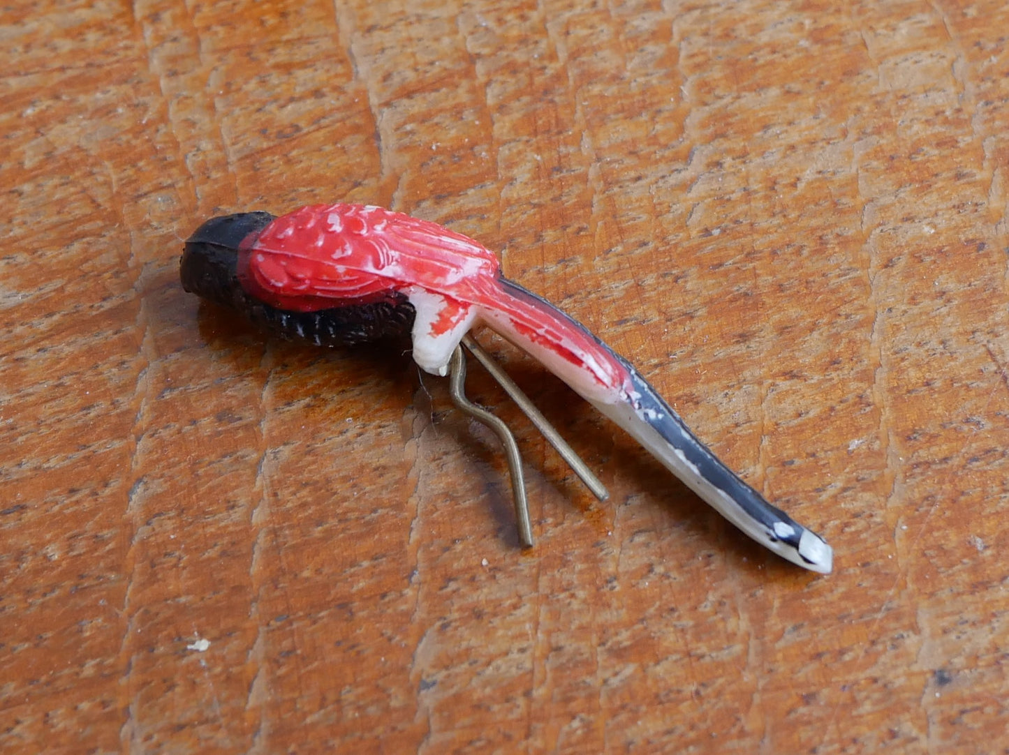 Unusual Vintage 1950s 60s Parrot Clips on a Bakelite and Cane Stand