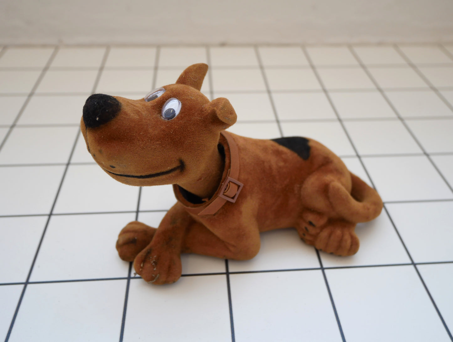 Vintage Scooby Doo Style Car Bobble Head Hound Dog