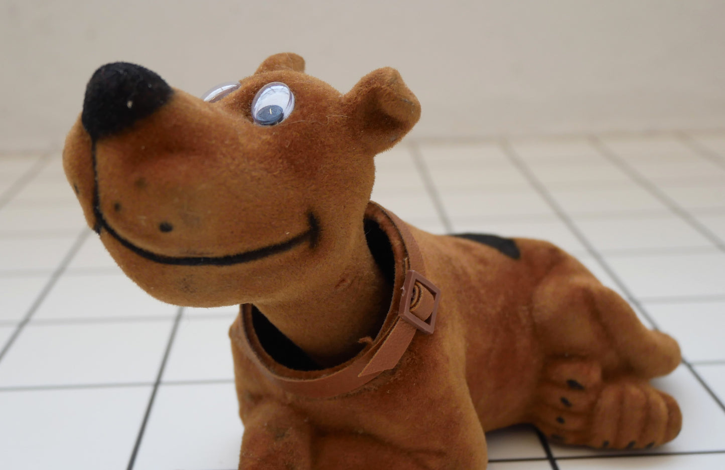Vintage Scooby Doo Style Car Bobble Head Hound Dog