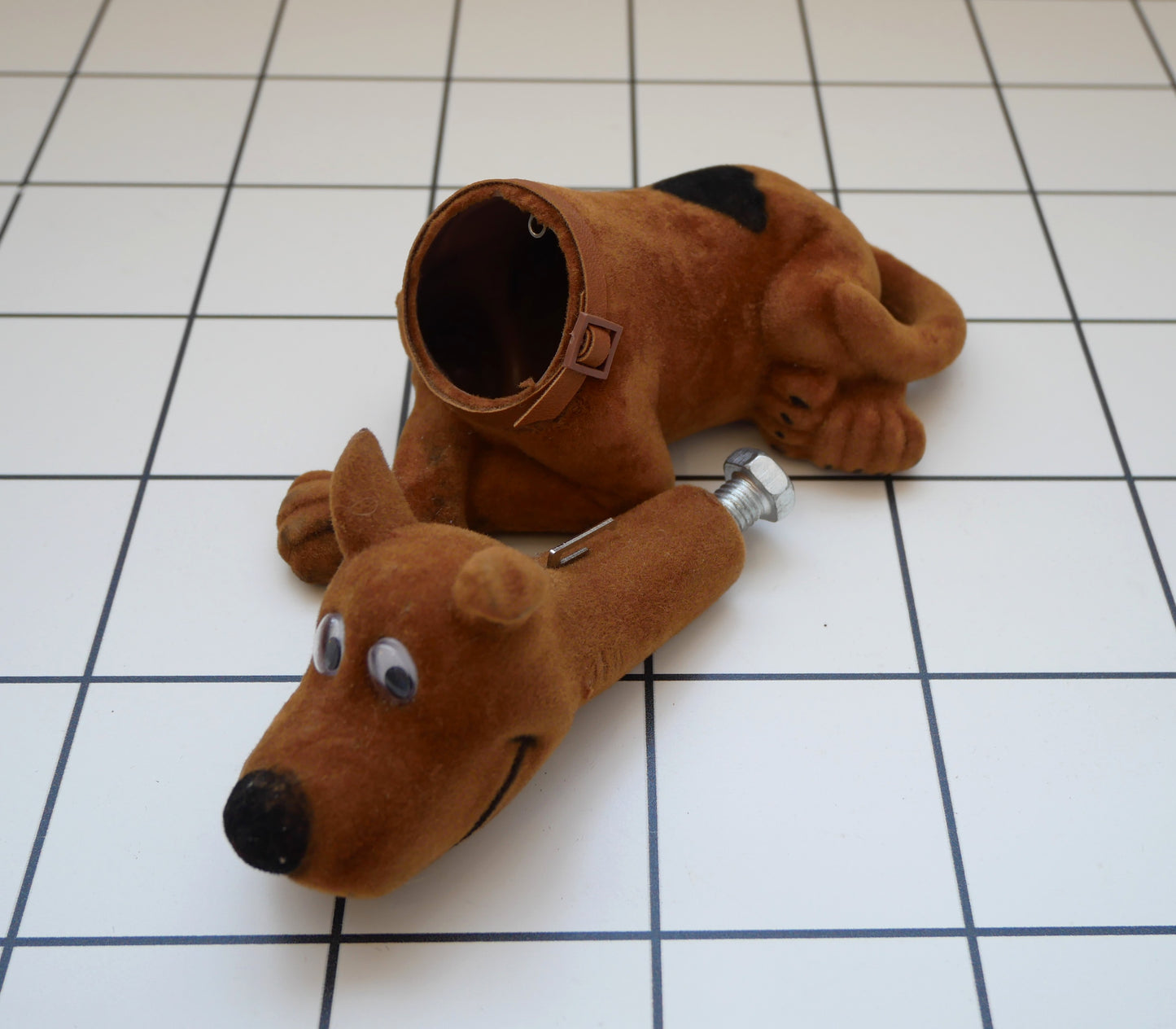 Vintage Scooby Doo Style Car Bobble Head Hound Dog