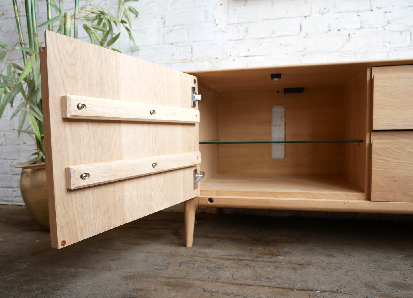 Contemporary Ercol Romana IR TV Unit 2 Drawer Media Sideboard