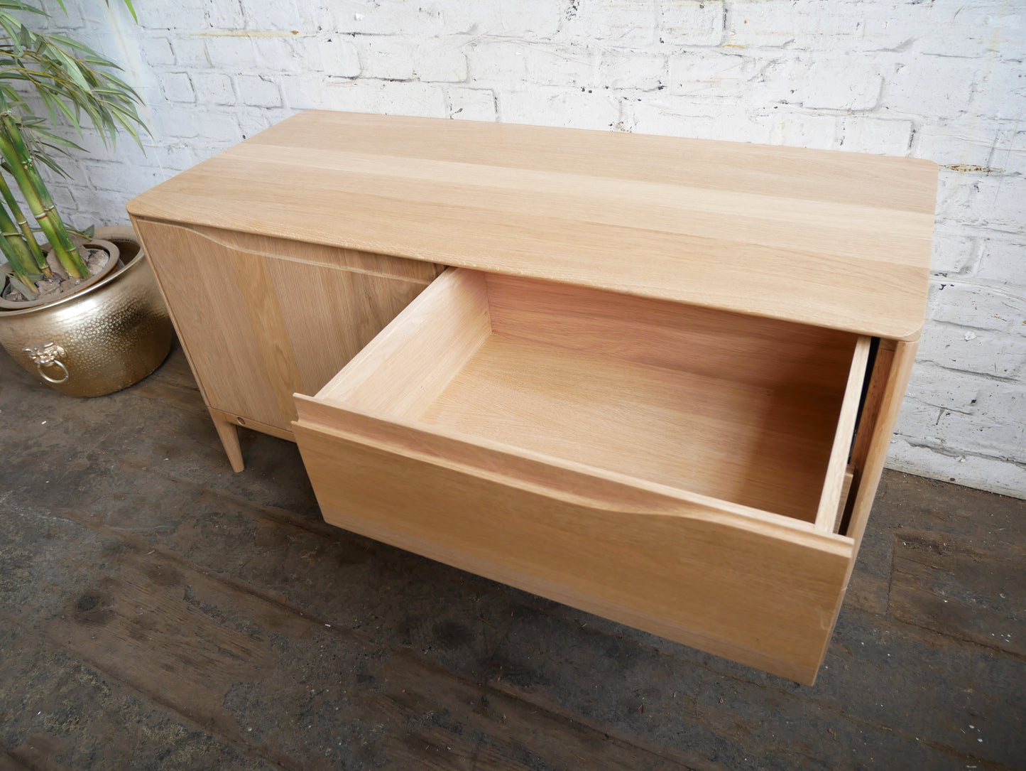 Contemporary Ercol Romana IR TV Unit 2 Drawer Media Sideboard