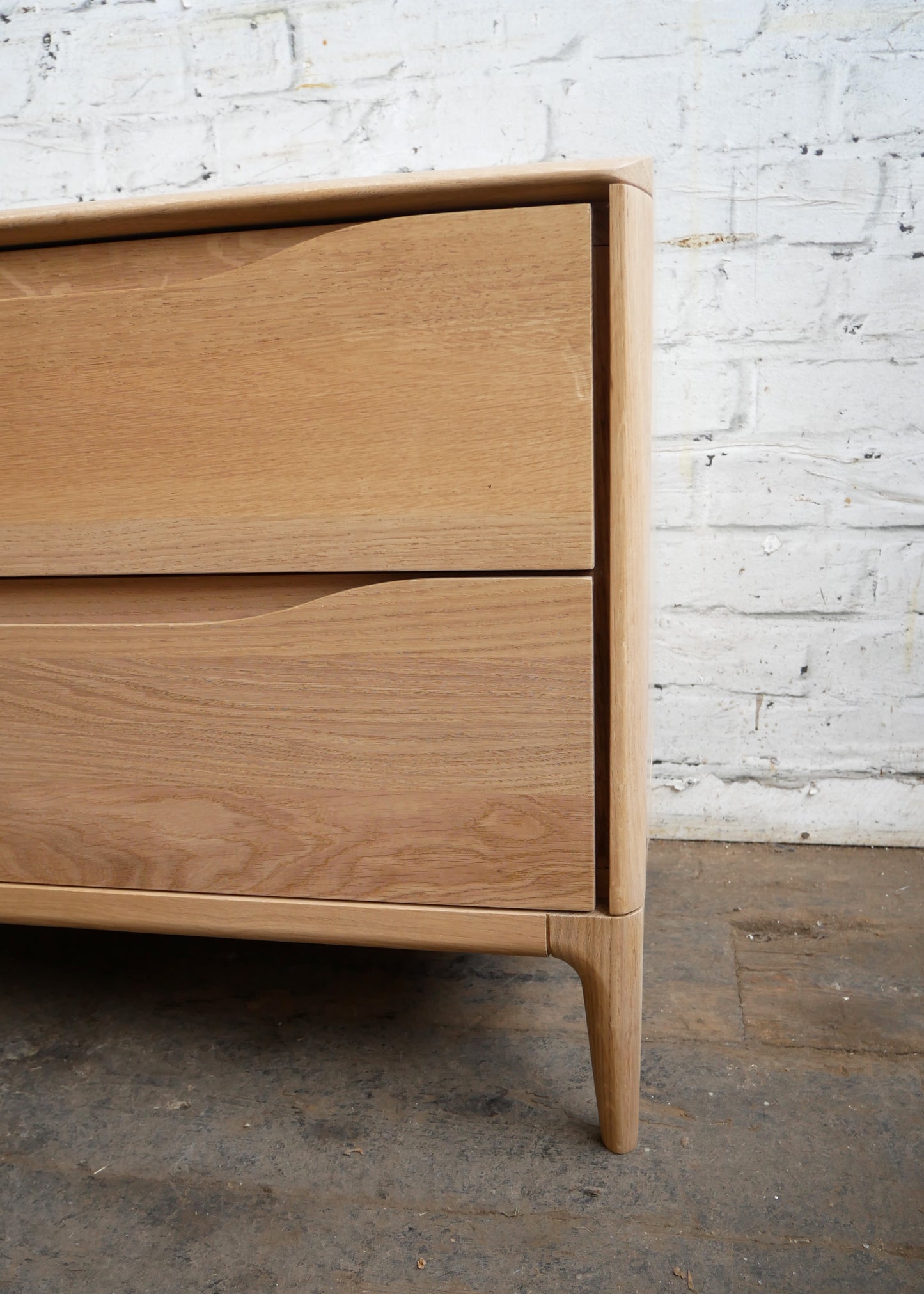 Contemporary Ercol Romana IR TV Unit 2 Drawer Media Sideboard