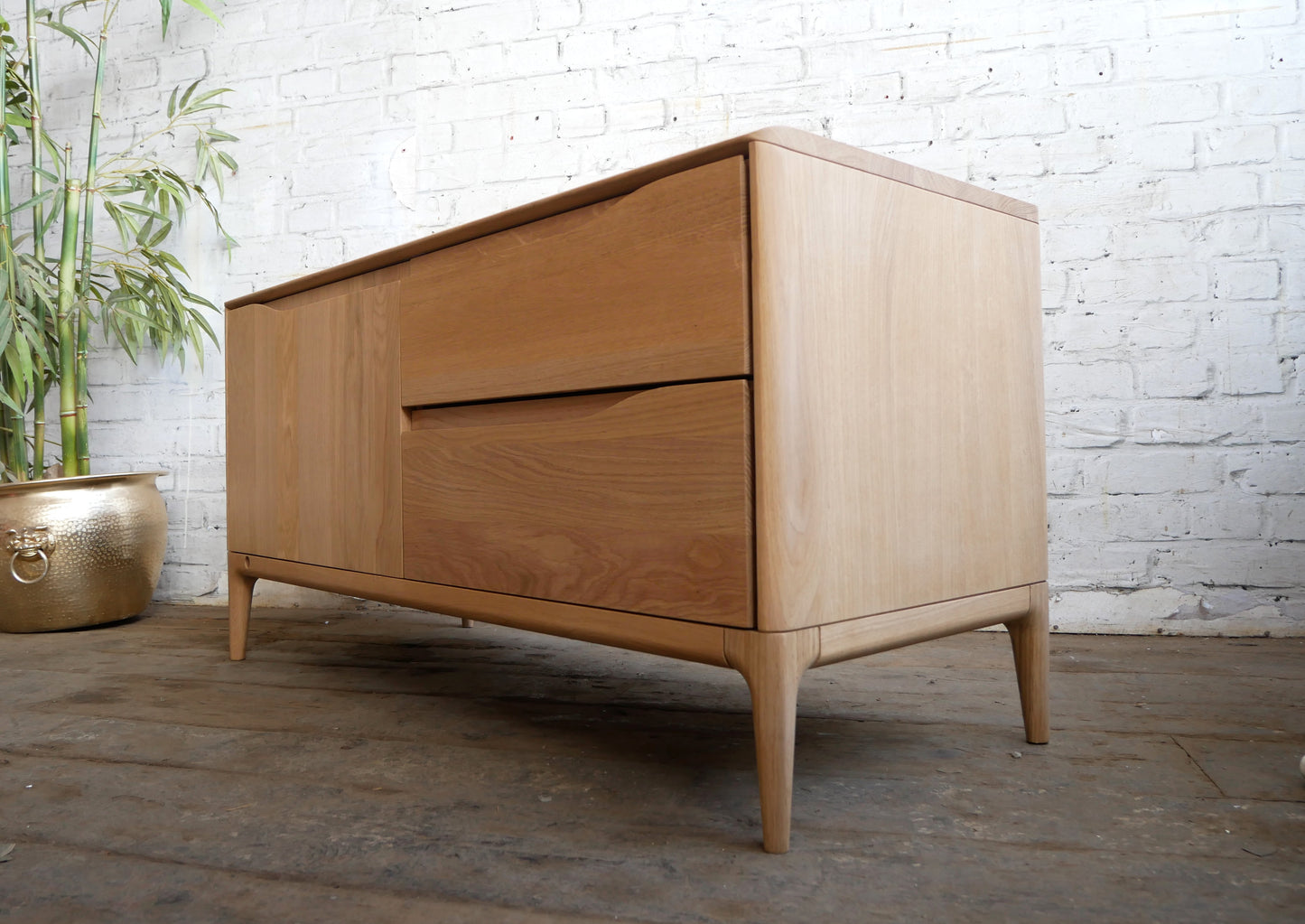 Contemporary Ercol Romana IR TV Unit 2 Drawer Media Sideboard