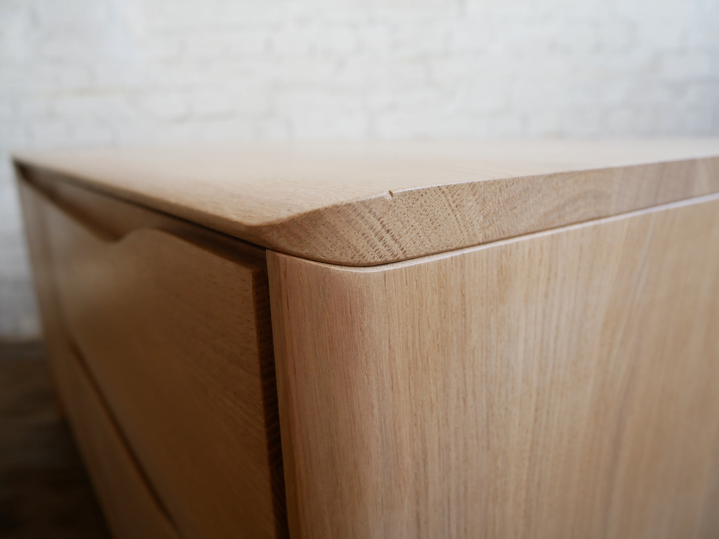 Contemporary Ercol Romana IR TV Unit 2 Drawer Media Sideboard