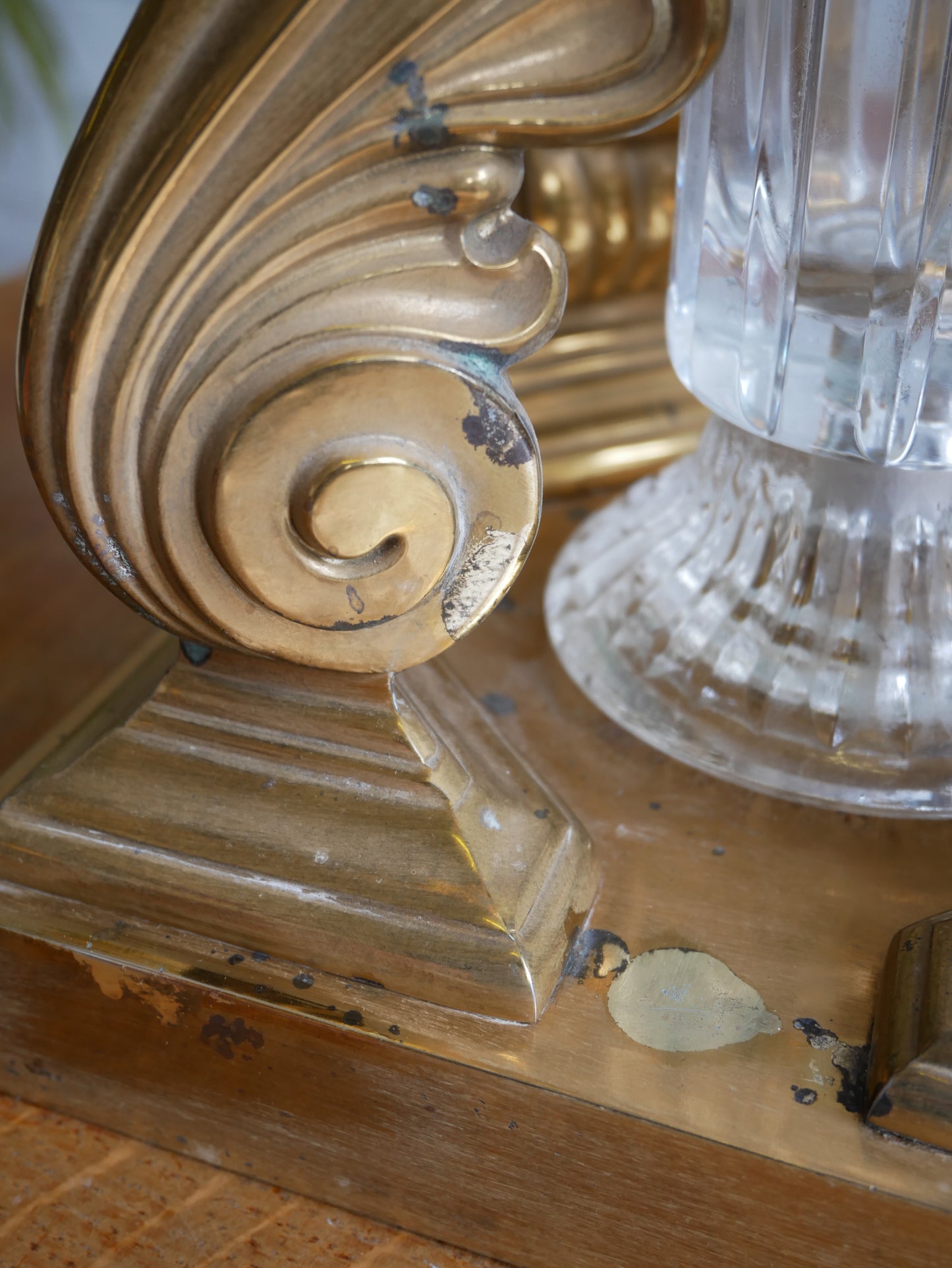 Vintage 70s 80s Underwriters Laboratories Hollywood Regency Brass Cut Glass Table Lamp