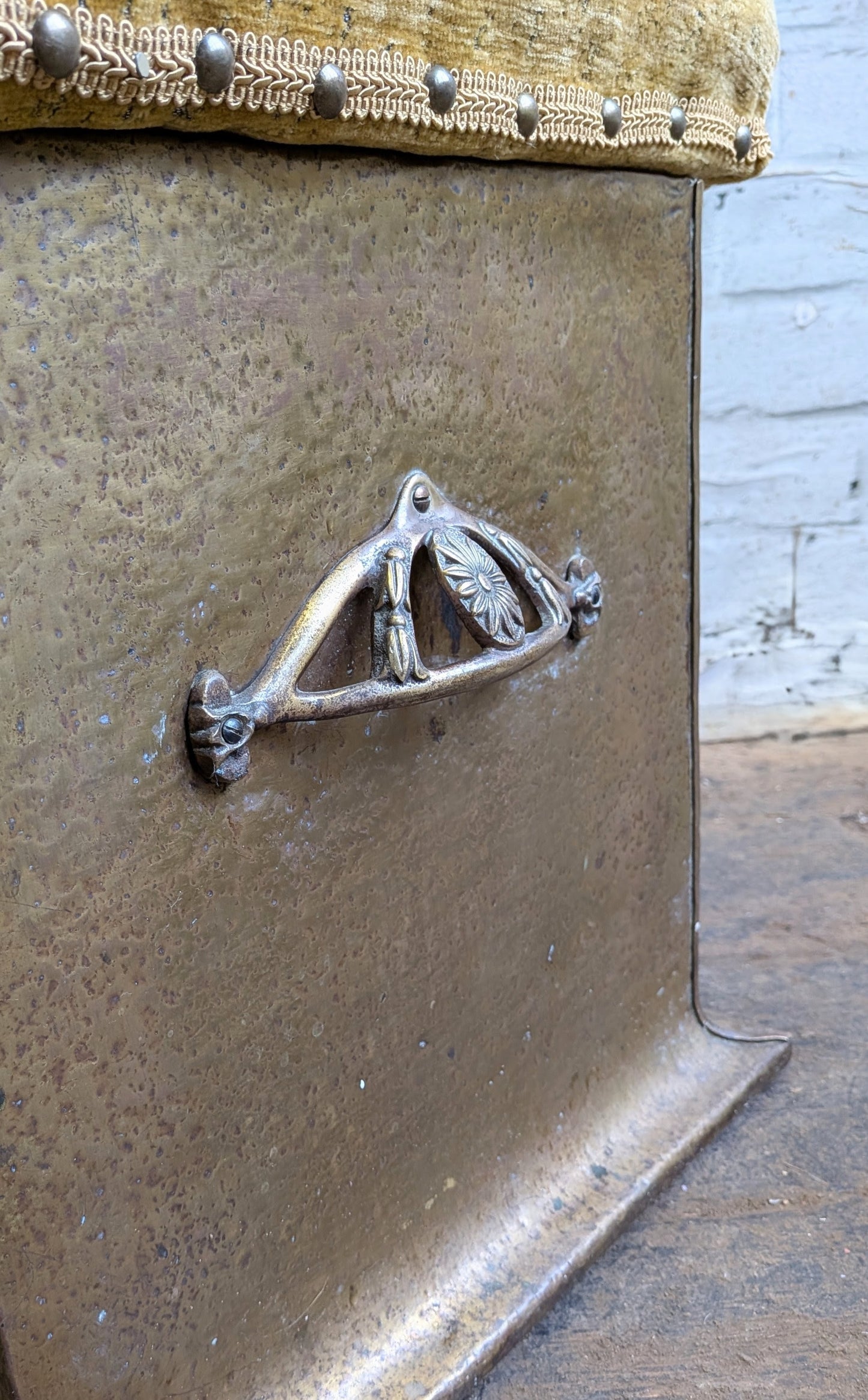 Antique Edwardian Arts & Crafts Art Nouveau Brass Coal Purdonium Fireside Stool