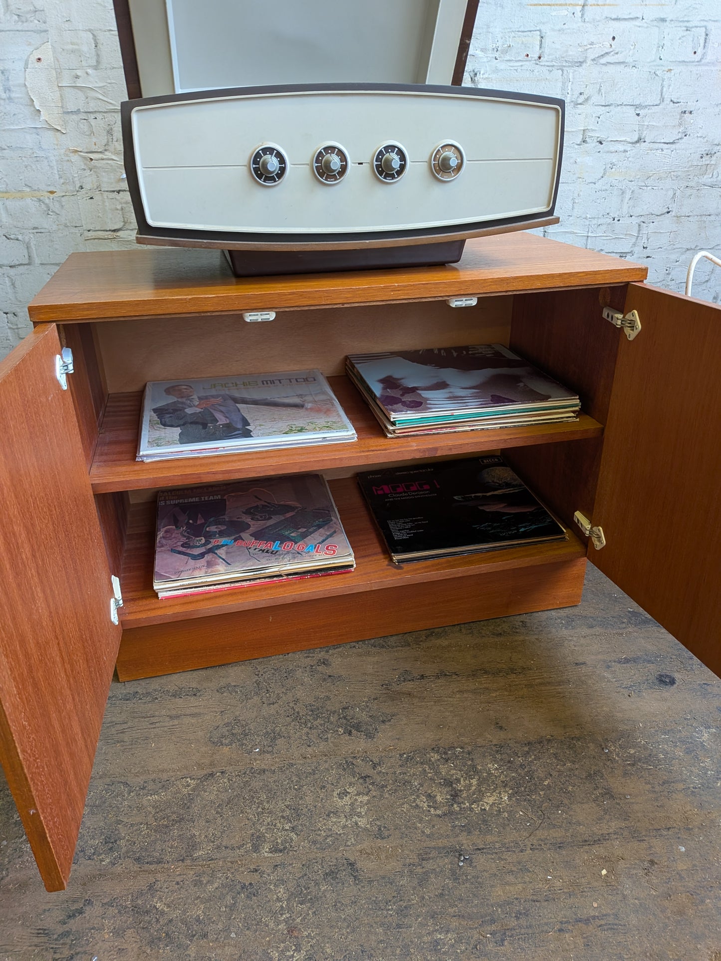 Vtg 60s 70s Retro Mid Century Modern Record Storage Media TV Cabinet Sideboard
