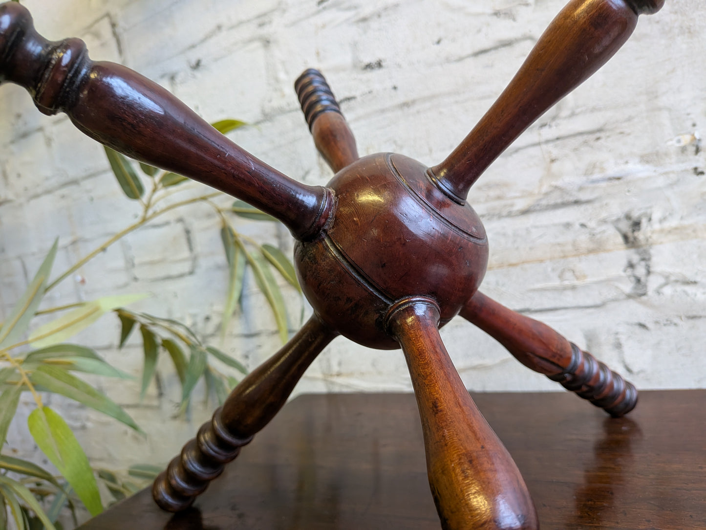 Antique Georgian Treen Turned Mahogany Table Top Plate or Bowl Cat Stand