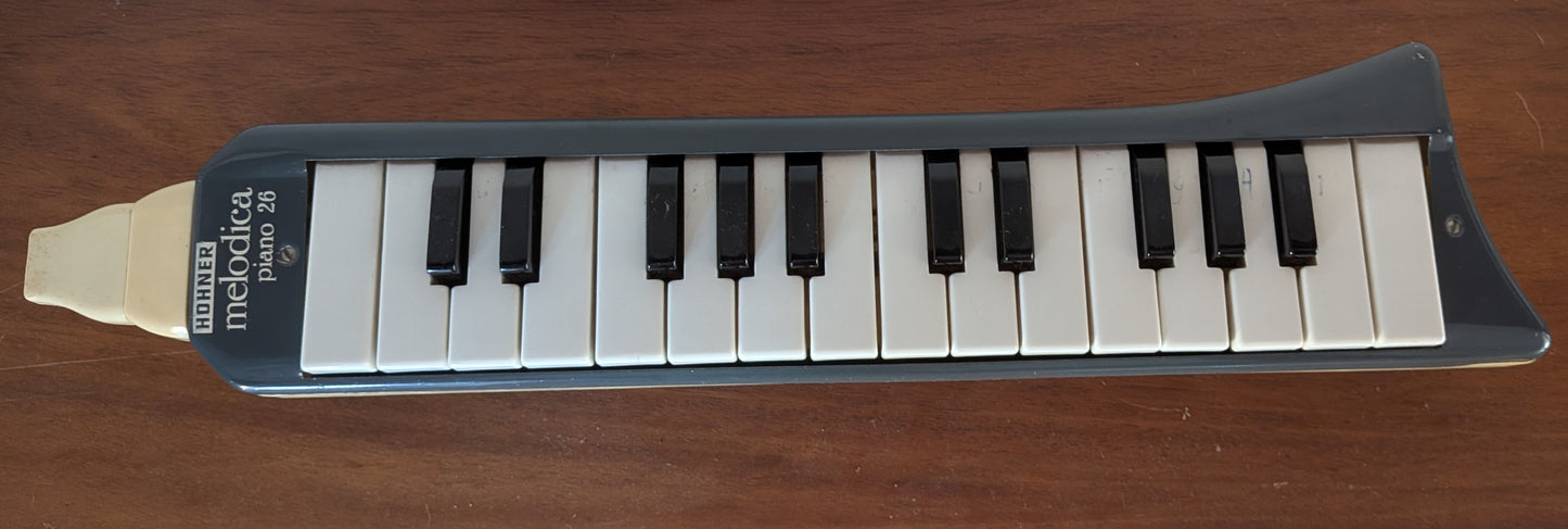 Vintage 1950s - 60s working Hohner Melodica Piano 26 Mouth Organ with Case & 2 Mouthpieces