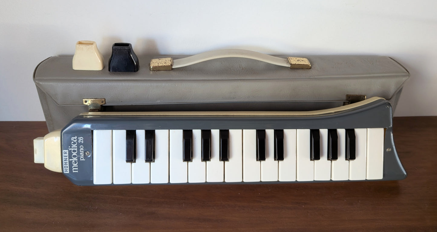 Vintage 1950s - 60s working Hohner Melodica Piano 26 Mouth Organ with Case & 2 Mouthpieces