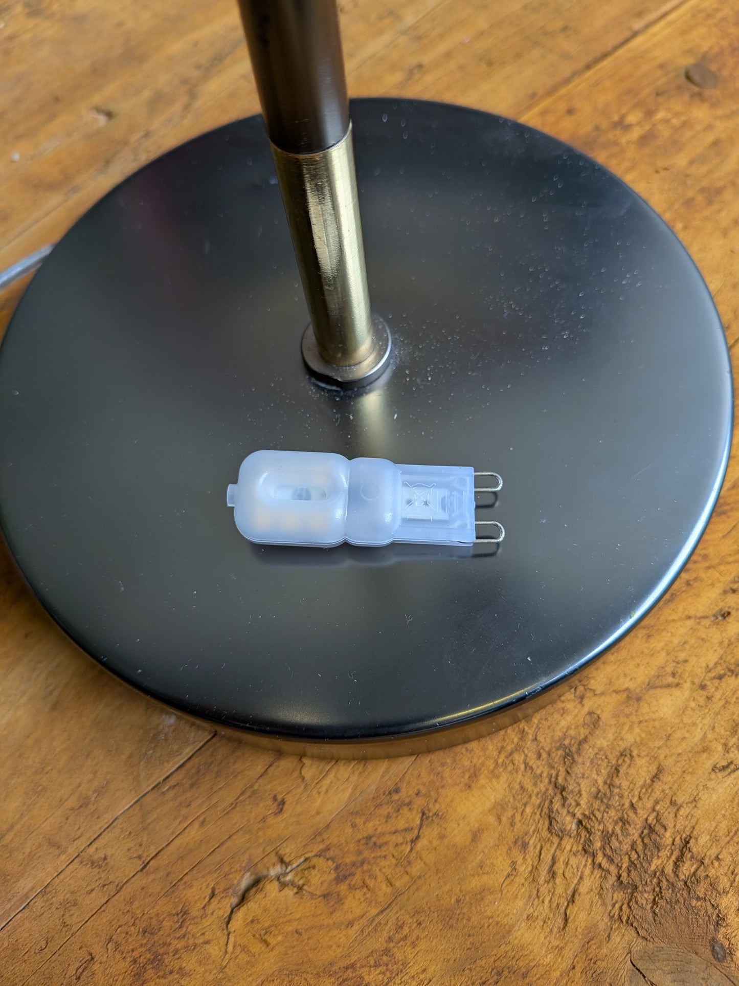 Contemporary Retro Mid Century Modern Style Articulated Spotlight Table Lamp