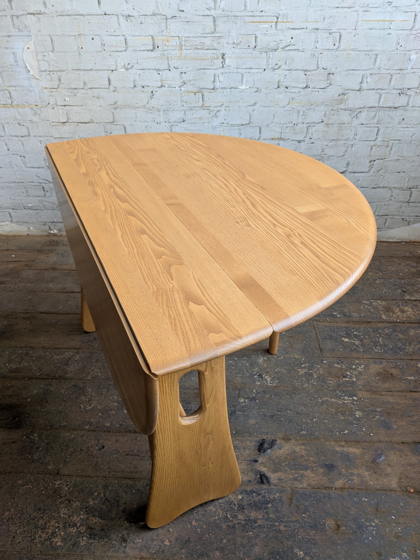 Unused Mint Ercol Windsor 1156 Drop Leaf Gateleg Kitchen Bistro Cafe Dining Table