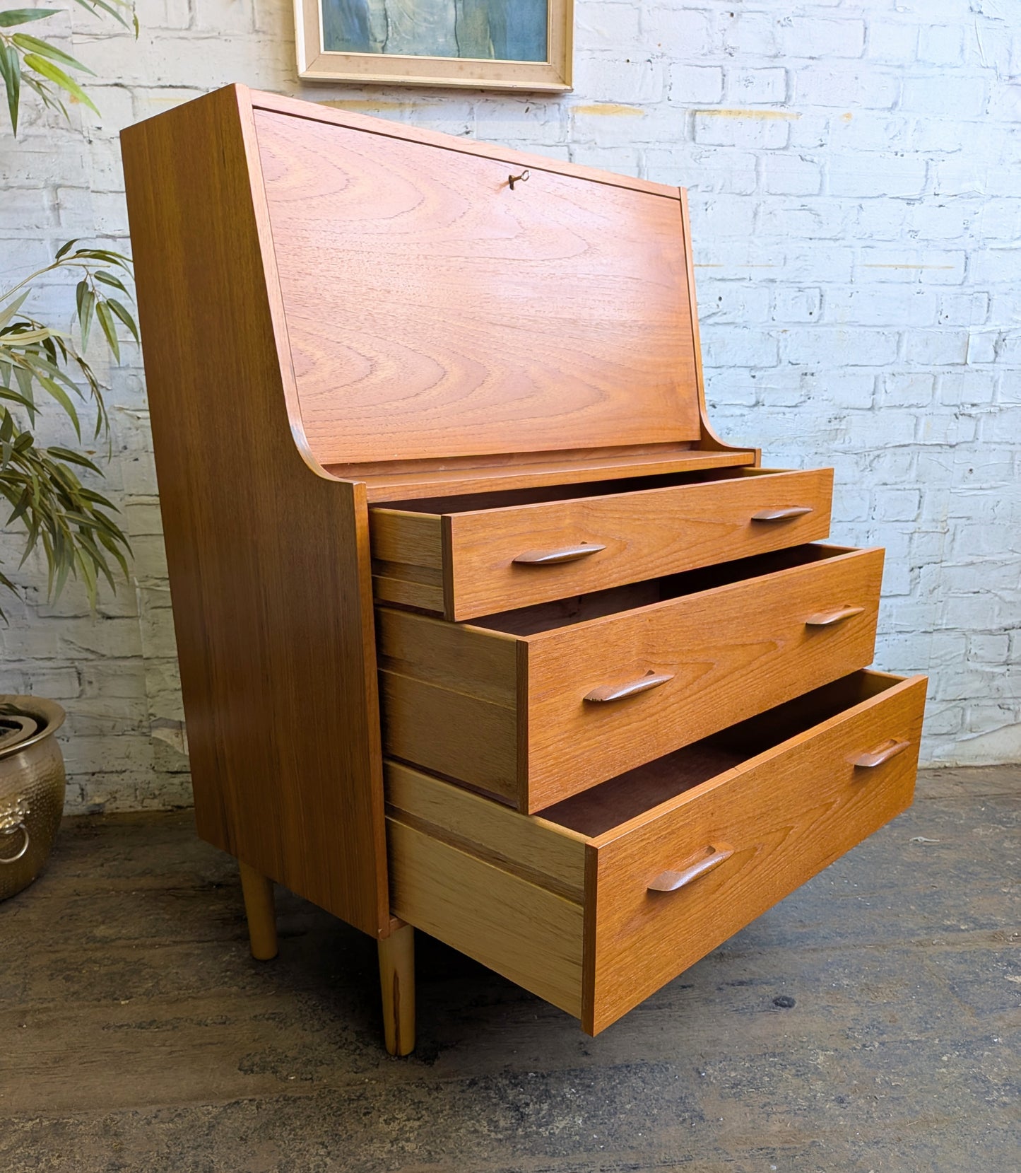 Vintage Retro 1960s 70s Mid Century Modern Teak 3 Drawer Writing Desk Bureau