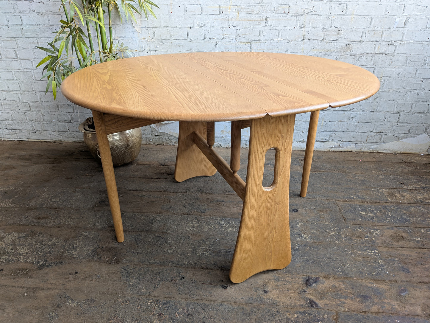 Unused Mint Ercol Windsor 1156 Drop Leaf Gateleg Kitchen Bistro Cafe Dining Table