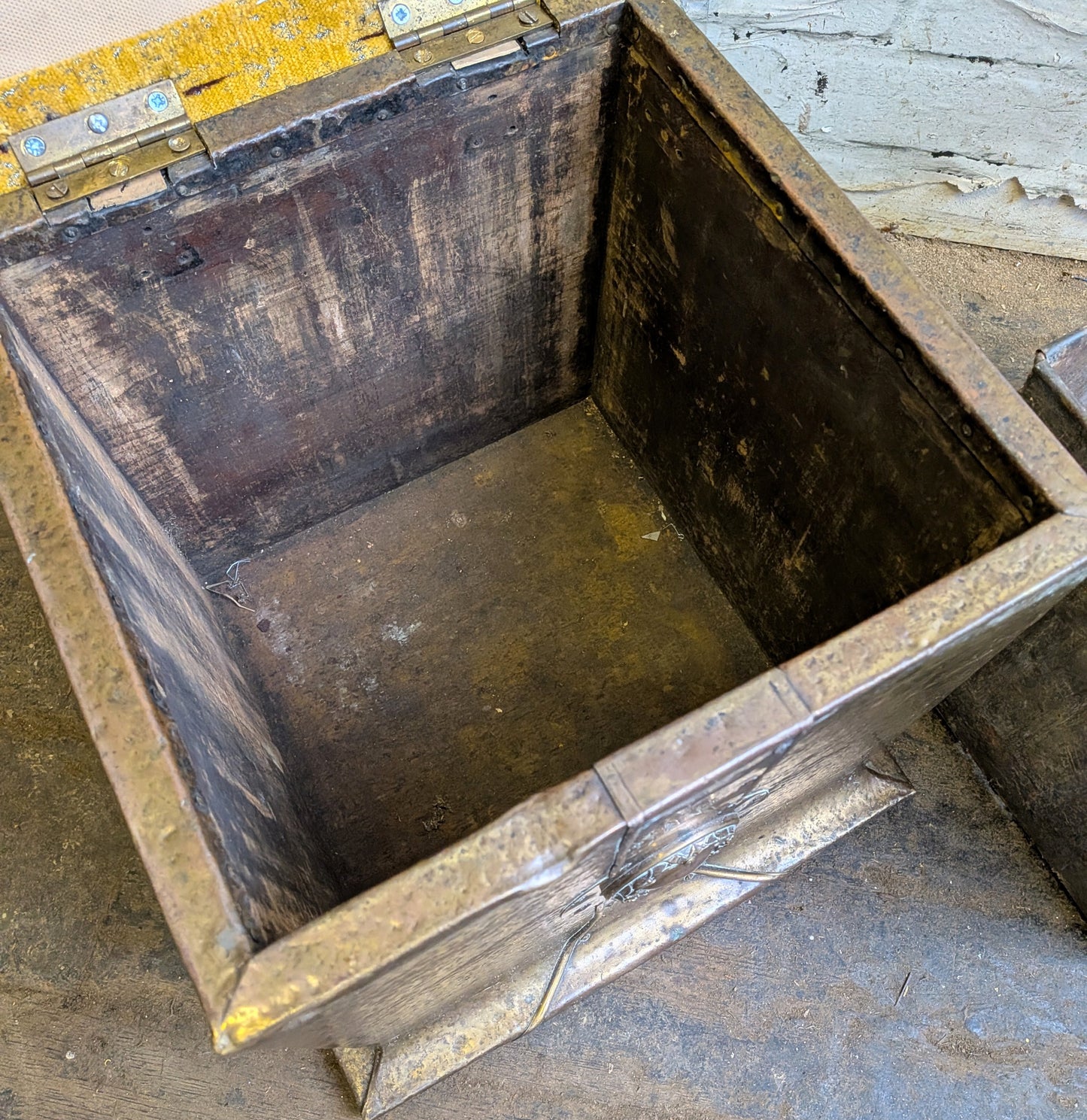 Antique Edwardian Arts & Crafts Art Nouveau Brass Coal Purdonium Fireside Stool