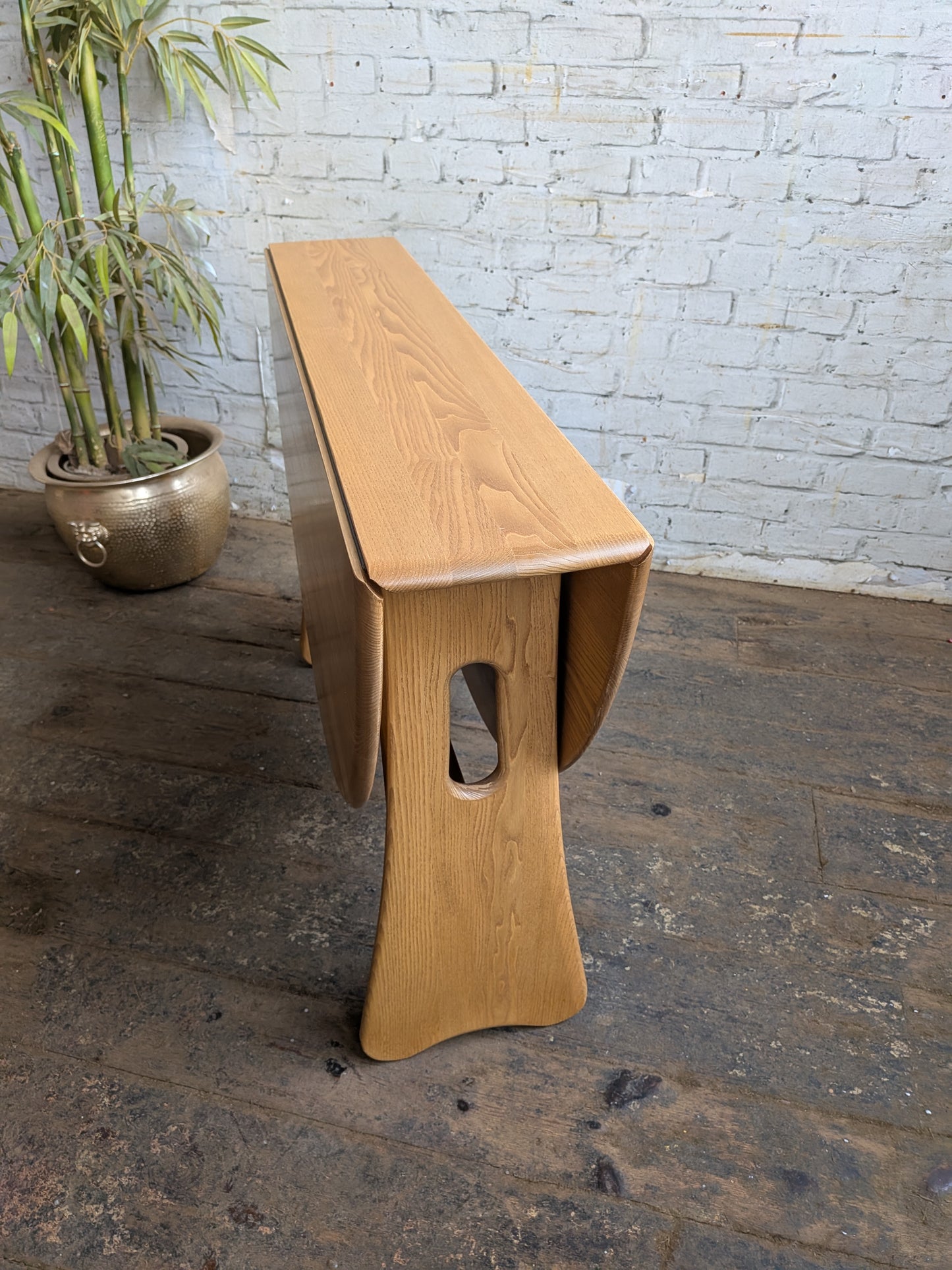 Unused Mint Ercol Windsor 1156 Drop Leaf Gateleg Kitchen Bistro Cafe Dining Table