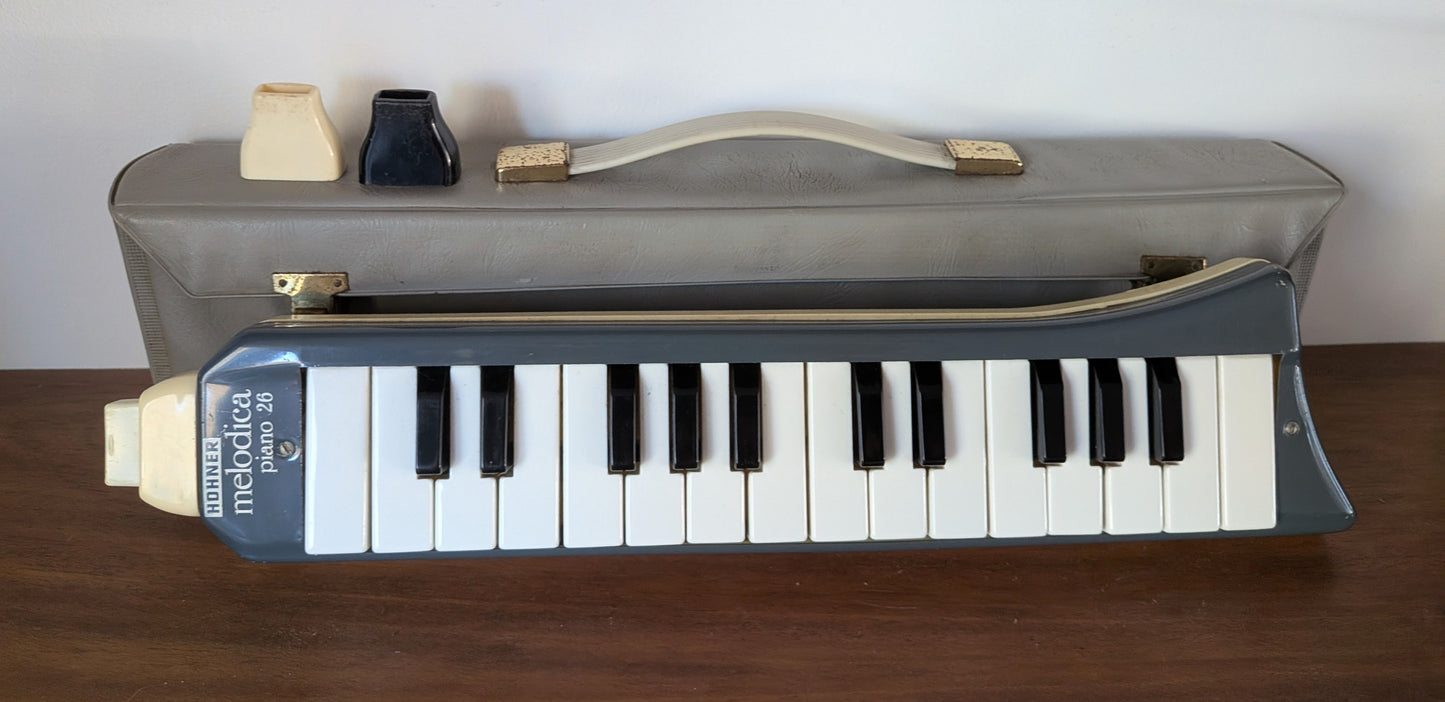Vintage 1950s - 60s working Hohner Melodica Piano 26 Mouth Organ with Case & 2 Mouthpieces