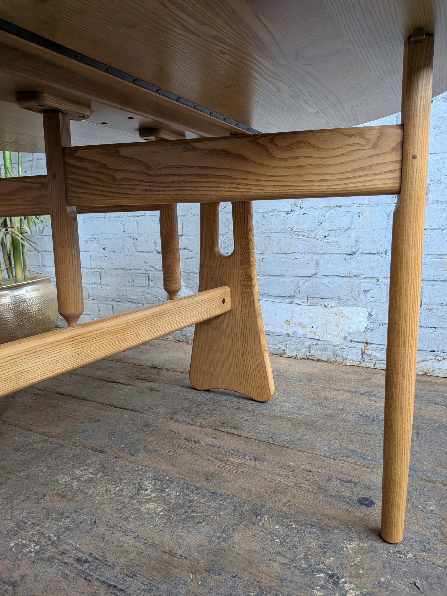 Unused Mint Ercol Windsor 1156 Drop Leaf Gateleg Kitchen Bistro Cafe Dining Table