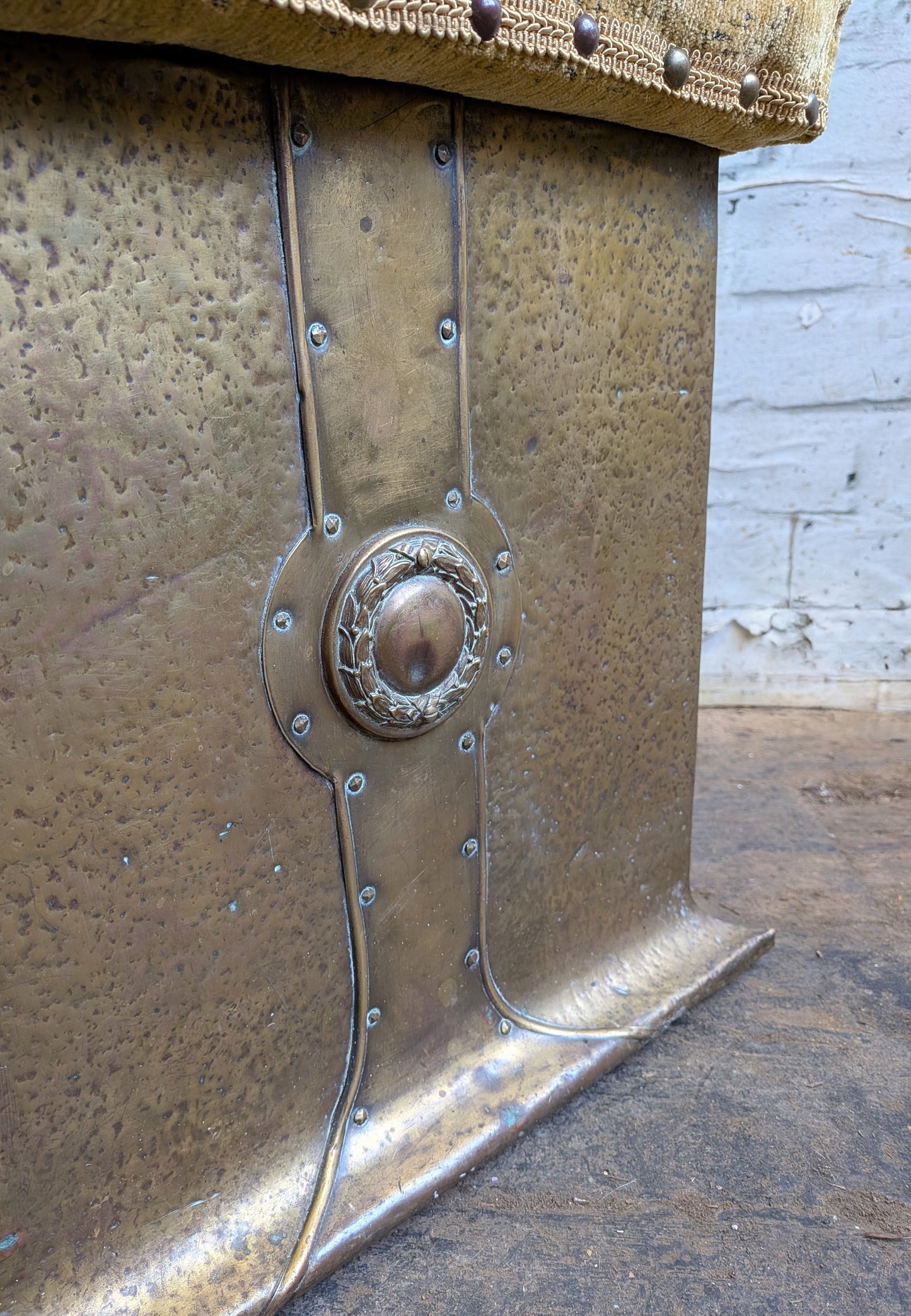 Antique Edwardian Arts & Crafts Art Nouveau Brass Coal Purdonium Fireside Stool