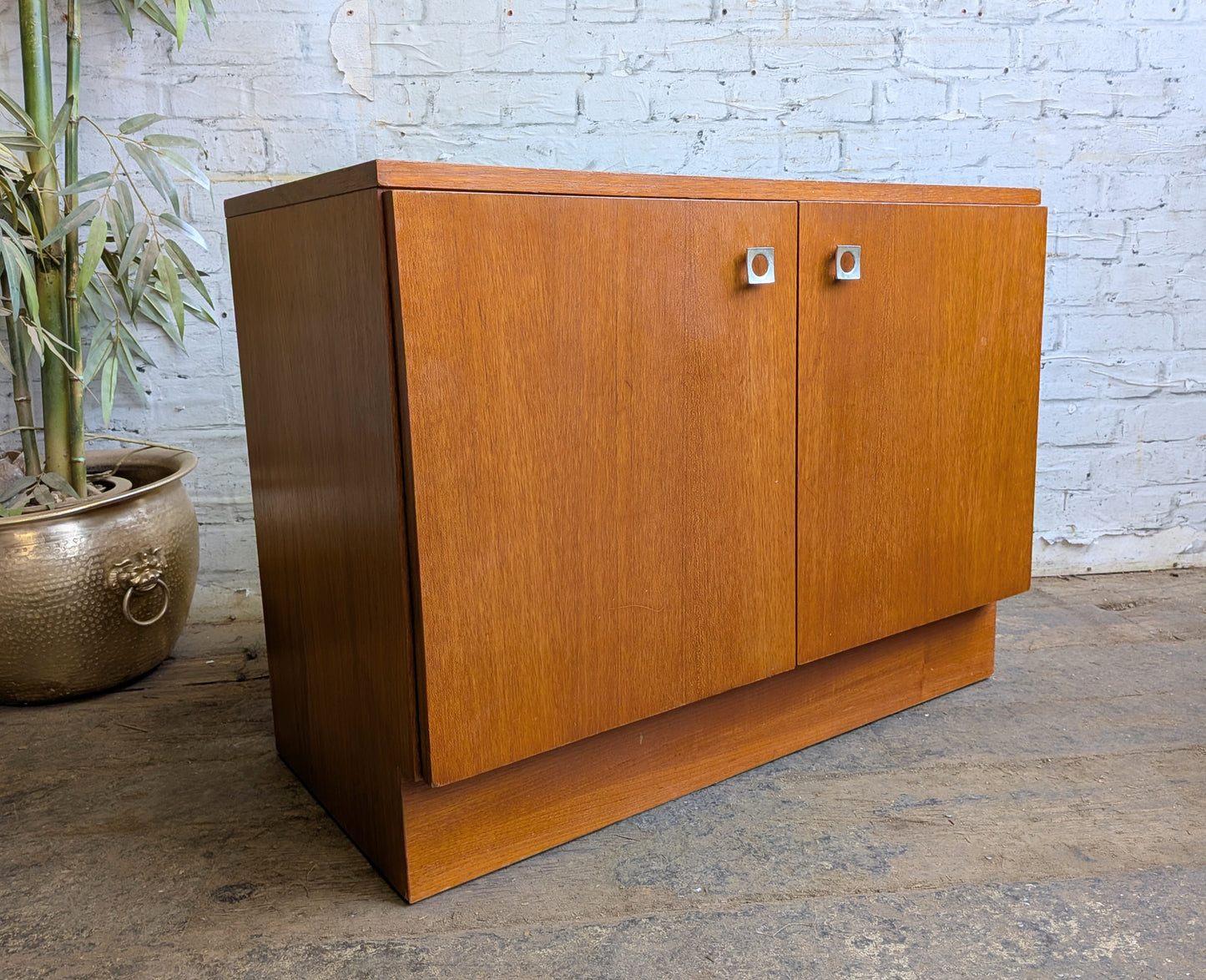 Vtg 60s 70s Retro Mid Century Modern Record Storage Media TV Cabinet Sideboard