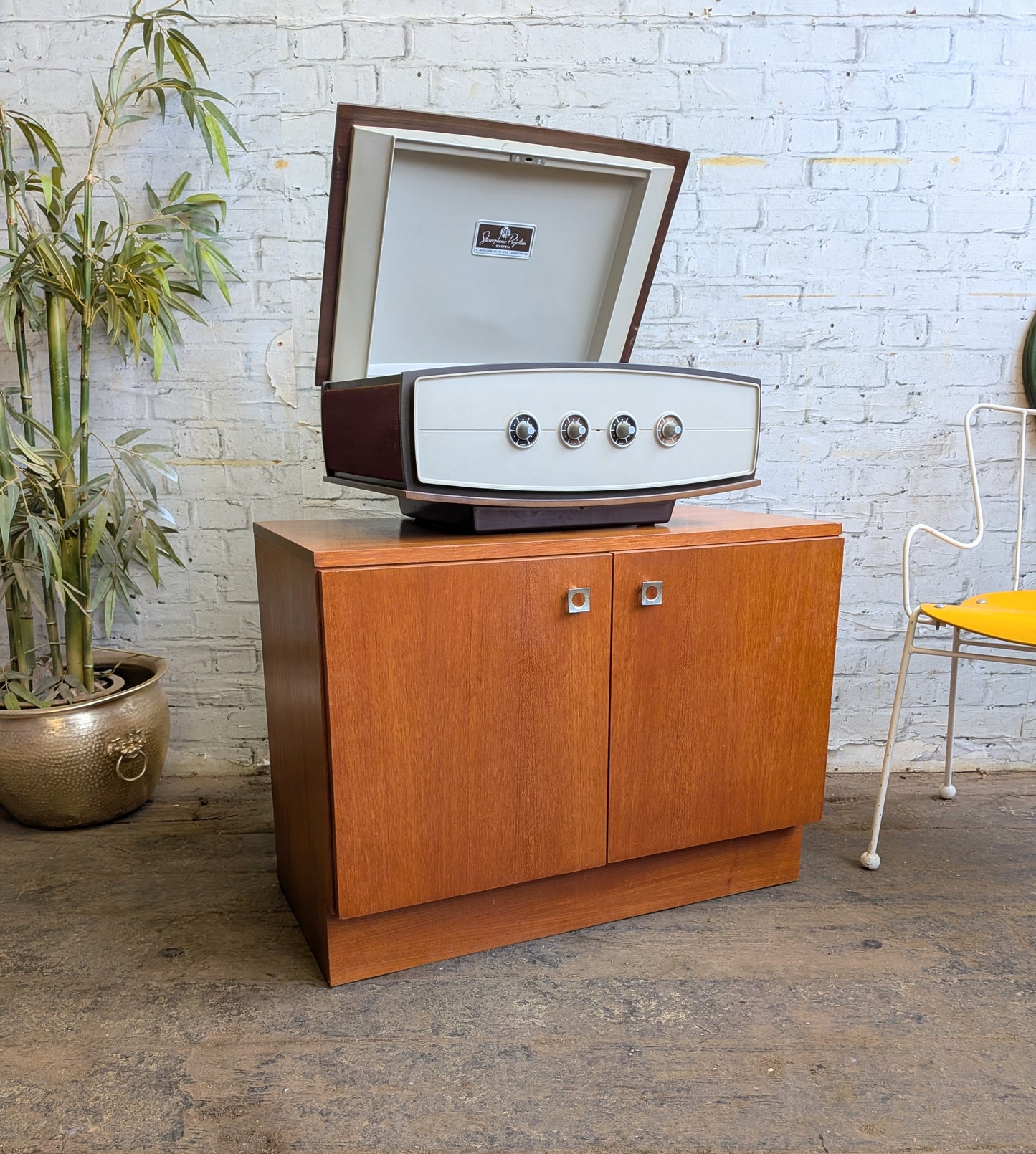 Vtg 60s 70s Retro Mid Century Modern Record Storage Media TV Cabinet Sideboard