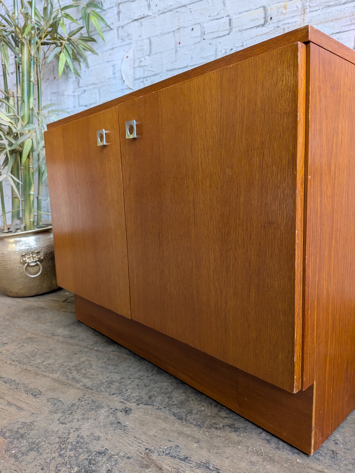 Vtg 60s 70s Retro Mid Century Modern Record Storage Media TV Cabinet Sideboard