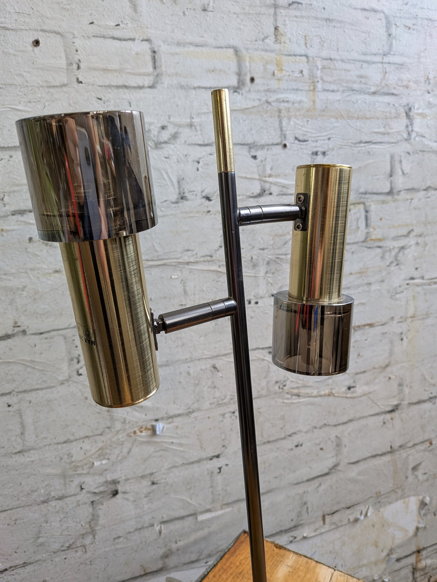 Contemporary Retro Mid Century Modern Style Articulated Spotlight Table Lamp