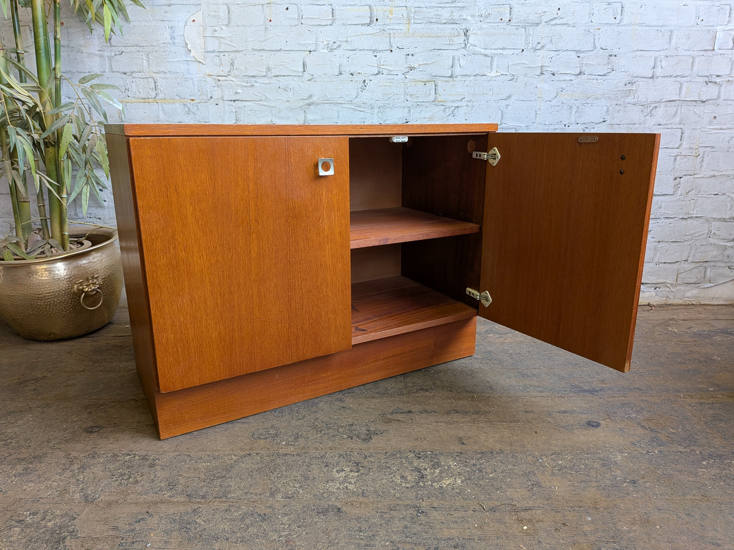 Vtg 60s 70s Retro Mid Century Modern Record Storage Media TV Cabinet Sideboard