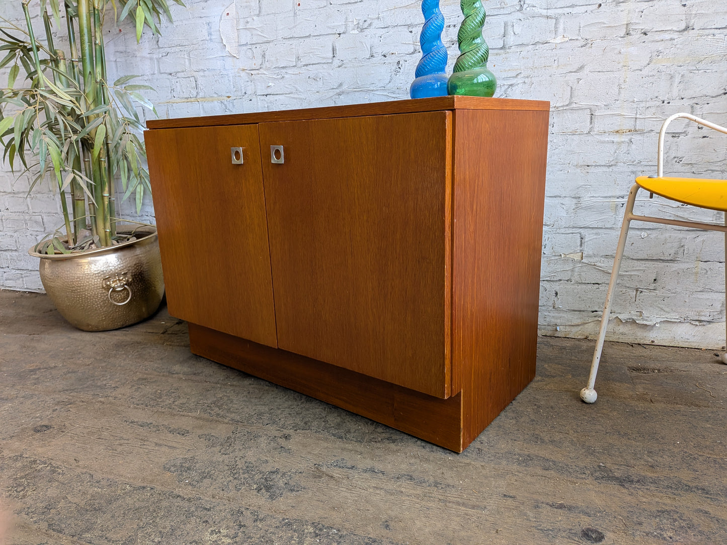 Vtg 60s 70s Retro Mid Century Modern Record Storage Media TV Cabinet Sideboard