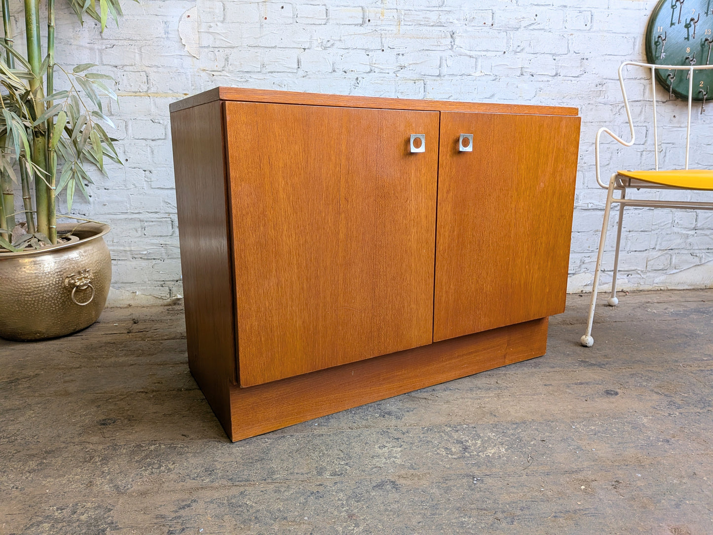 Vtg 60s 70s Retro Mid Century Modern Record Storage Media TV Cabinet Sideboard