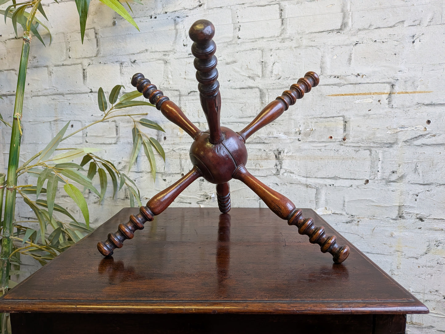 Antique Georgian Treen Turned Mahogany Table Top Plate or Bowl Cat Stand