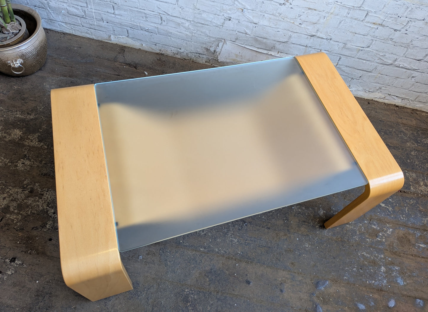 Large Vintage Modernist Style Ekornes Stressless Pegasus Bentwood and Glass Coffee Table with Magazine Rack