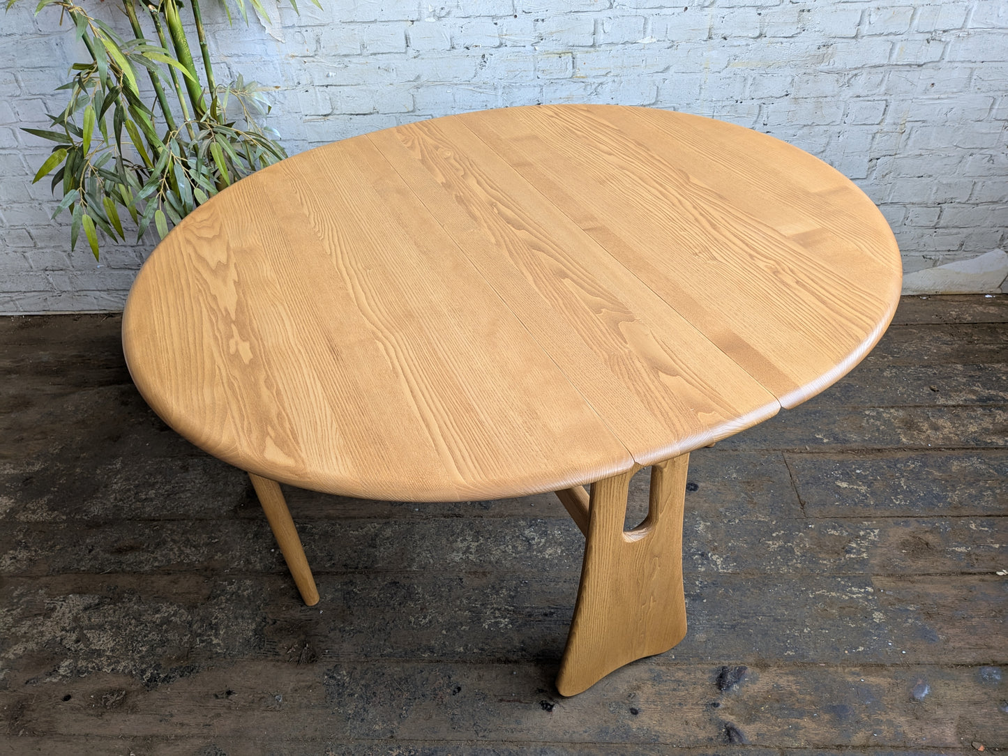 Unused Mint Ercol Windsor 1156 Drop Leaf Gateleg Kitchen Bistro Cafe Dining Table
