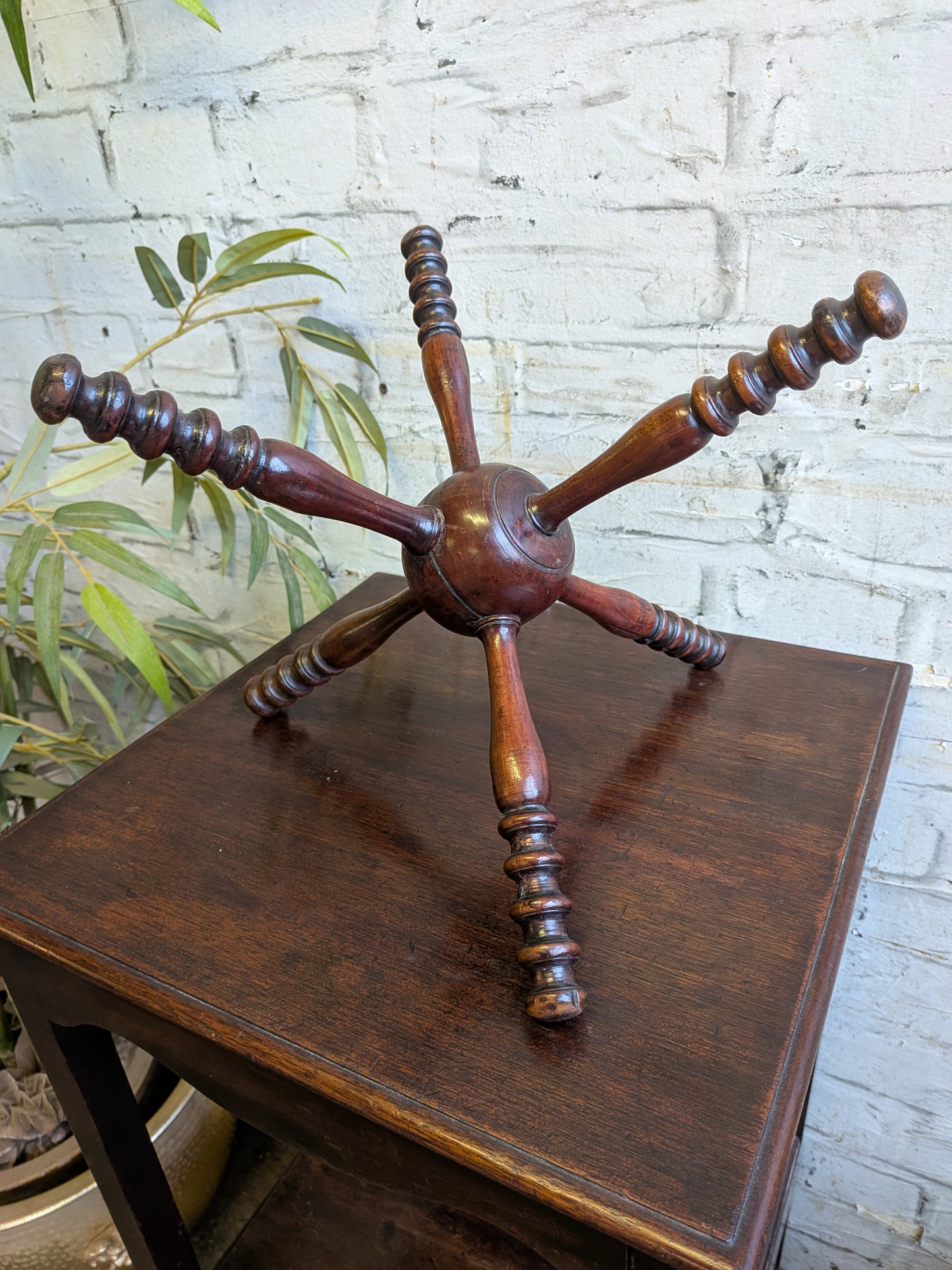 Antique Georgian Treen Turned Mahogany Table Top Plate or Bowl Cat Stand