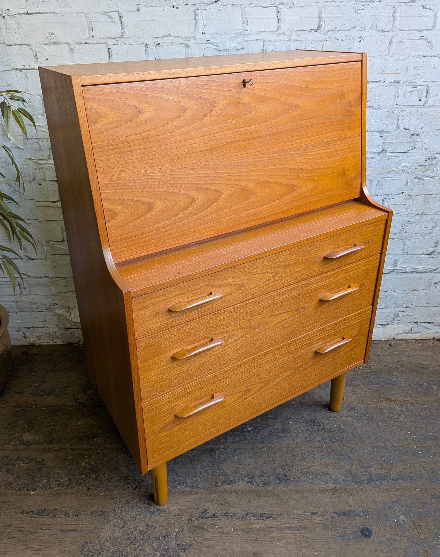 Vintage Retro 1960s 70s Mid Century Modern Teak 3 Drawer Writing Desk Bureau