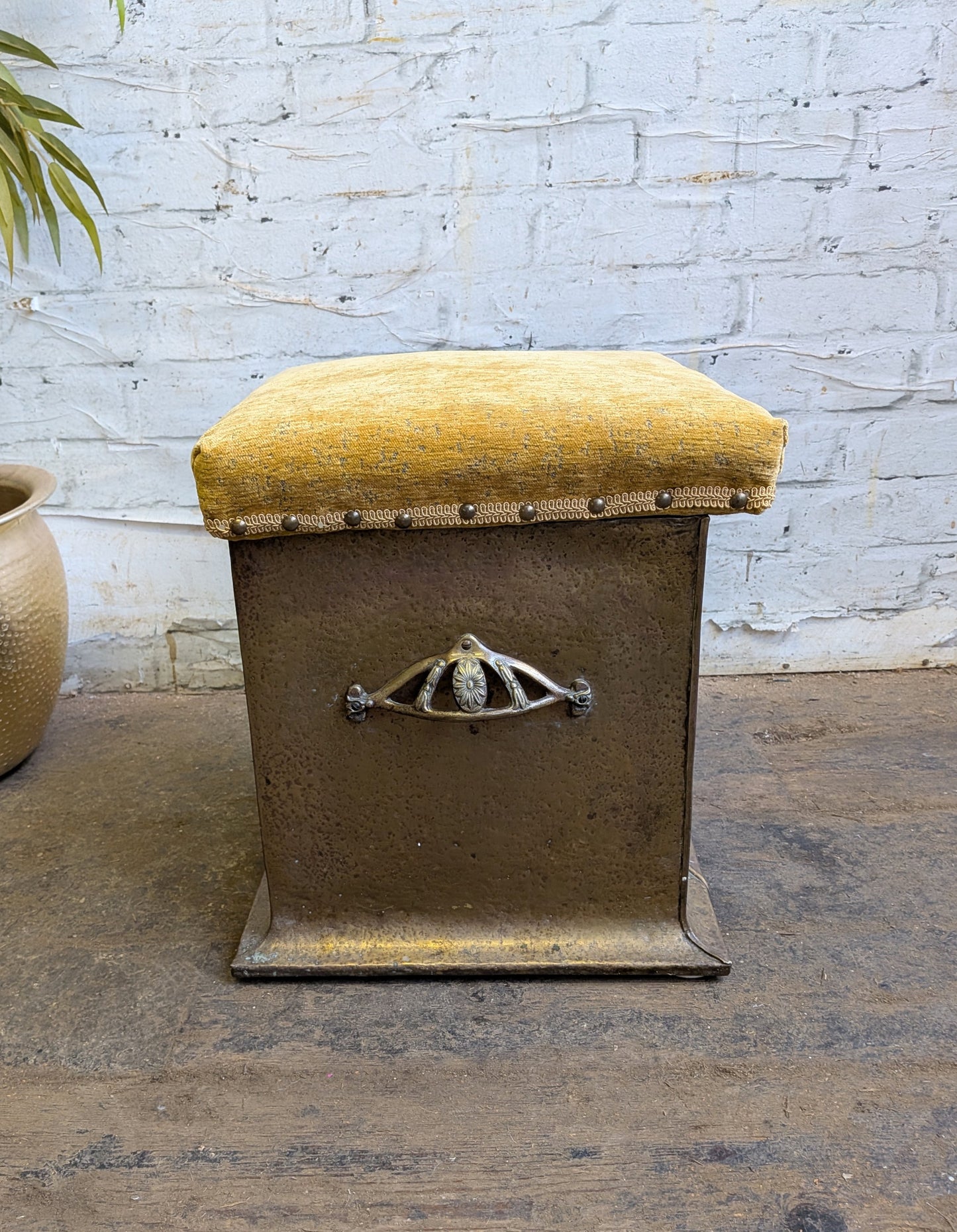 Antique Edwardian Arts & Crafts Art Nouveau Brass Coal Purdonium Fireside Stool