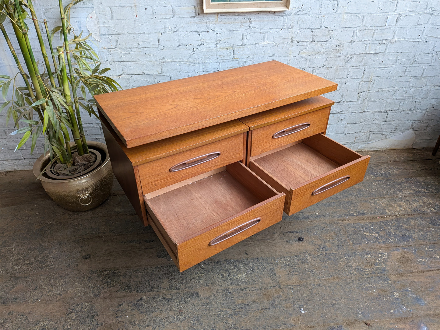 Vintage 70s Retro Mid Century Modern Chest of 4 Drawers Small Sideboard