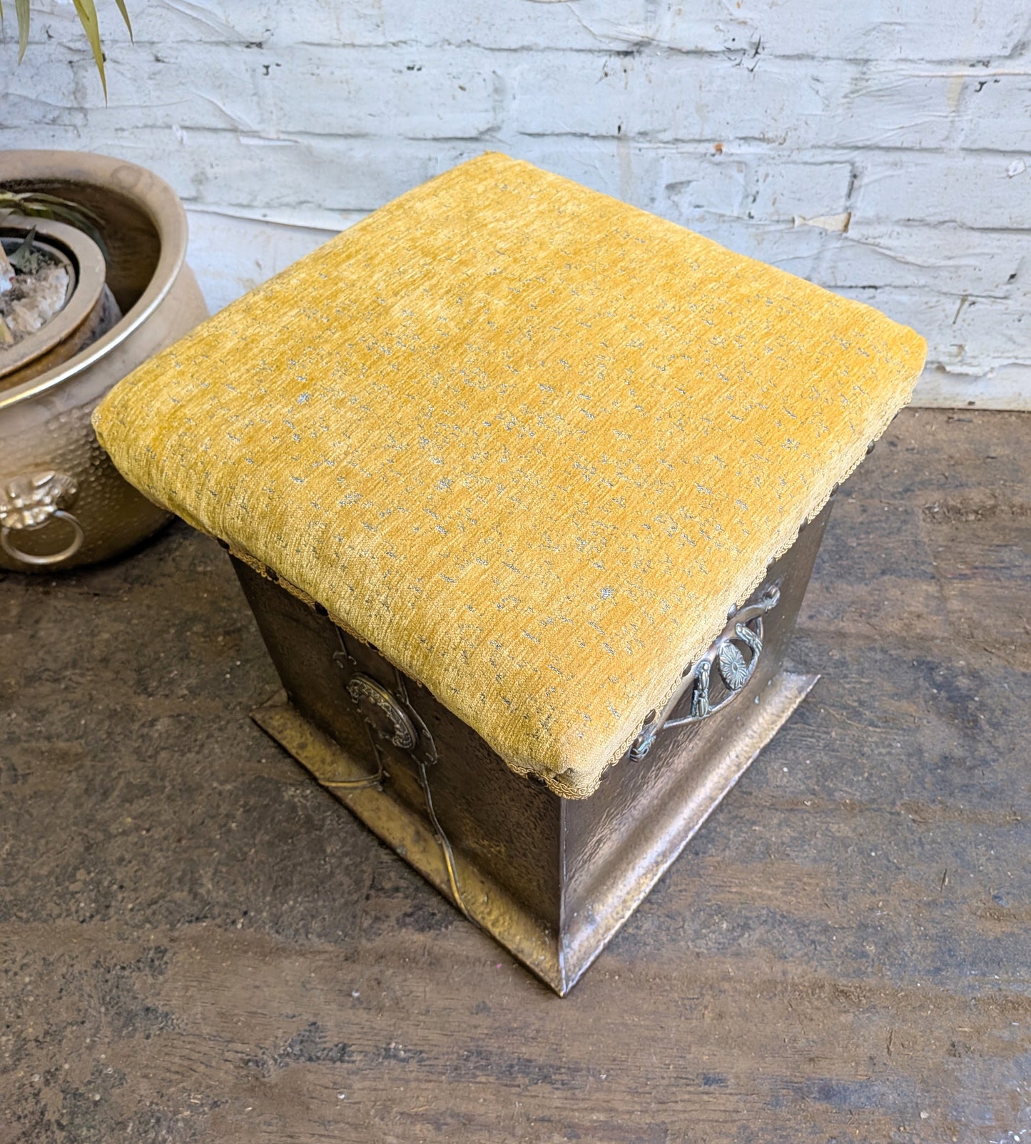 Antique Edwardian Arts & Crafts Art Nouveau Brass Coal Purdonium Fireside Stool