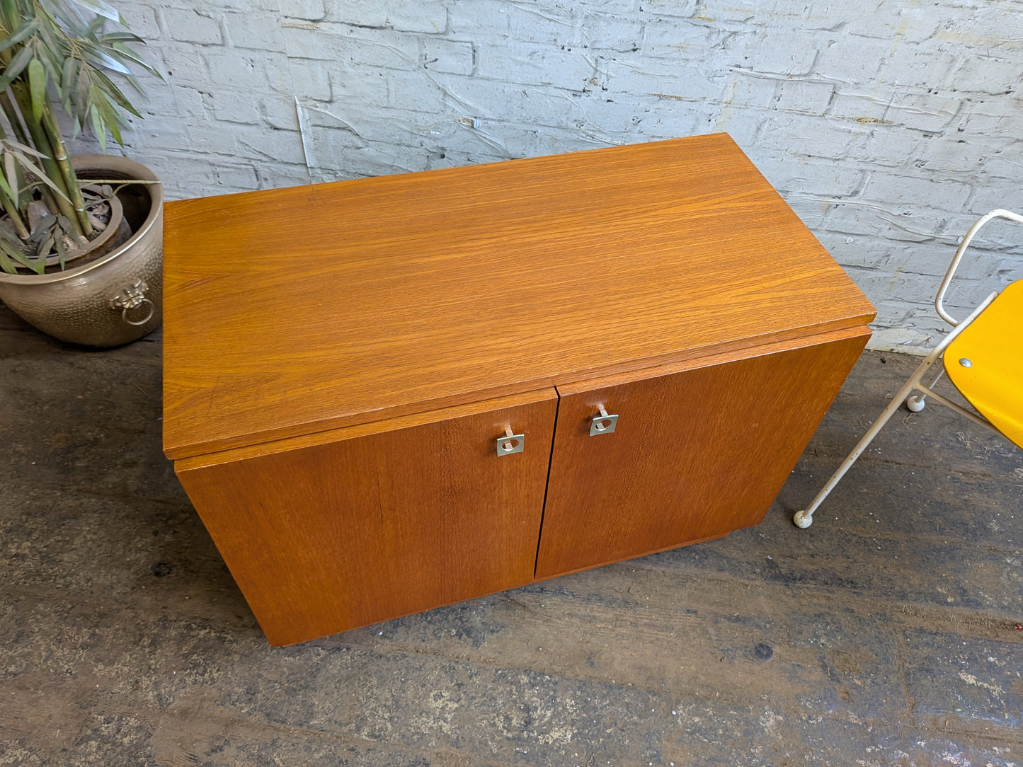 Vtg 60s 70s Retro Mid Century Modern Record Storage Media TV Cabinet Sideboard