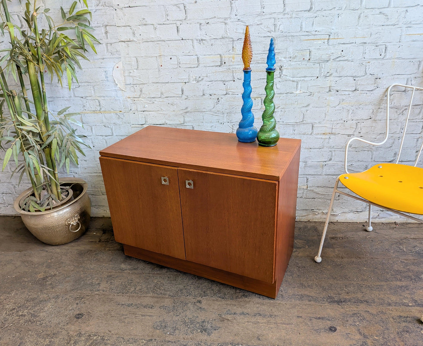 Vtg 60s 70s Retro Mid Century Modern Record Storage Media TV Cabinet Sideboard