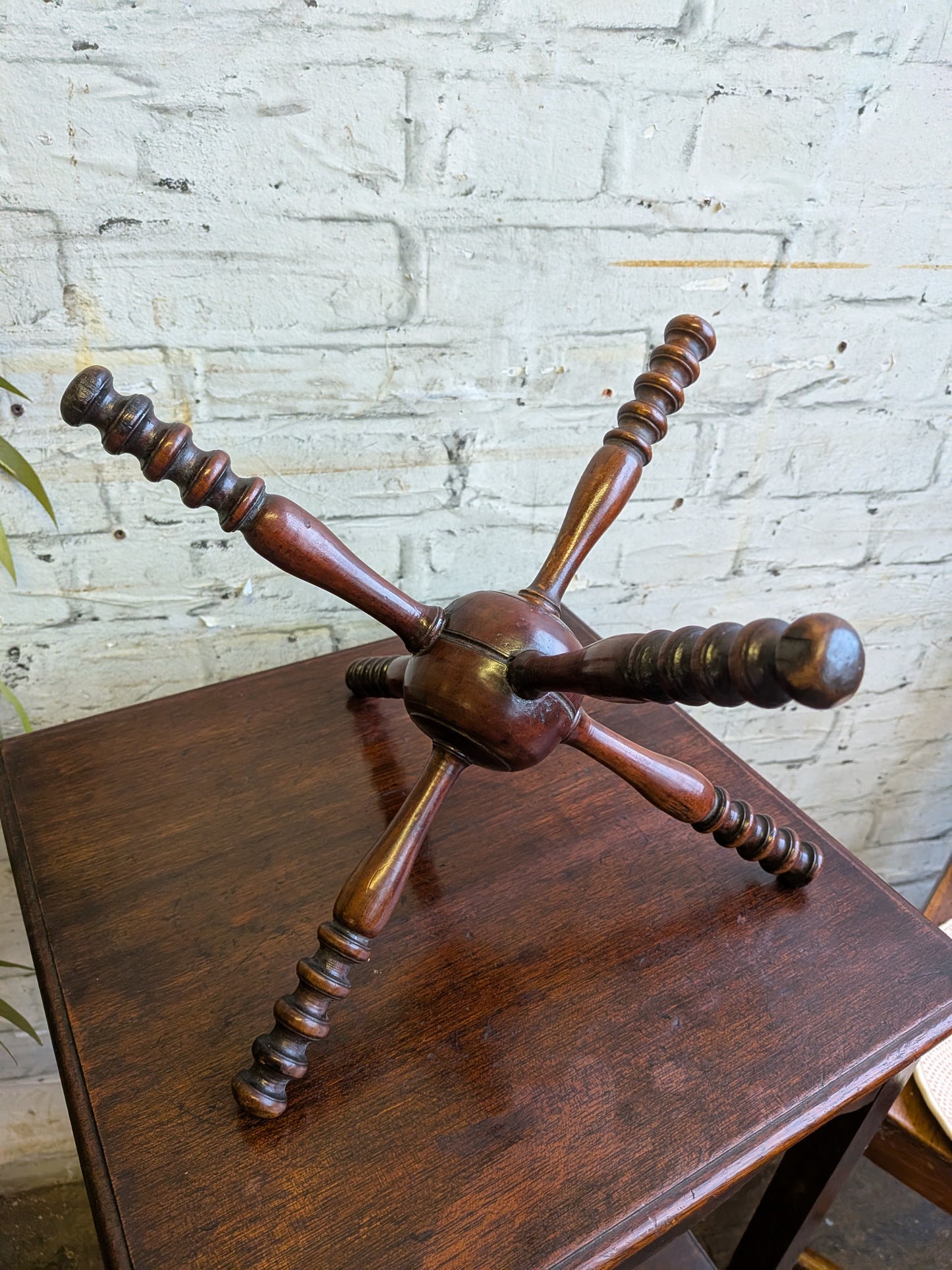 Antique Georgian Treen Turned Mahogany Table Top Plate or Bowl Cat Stand