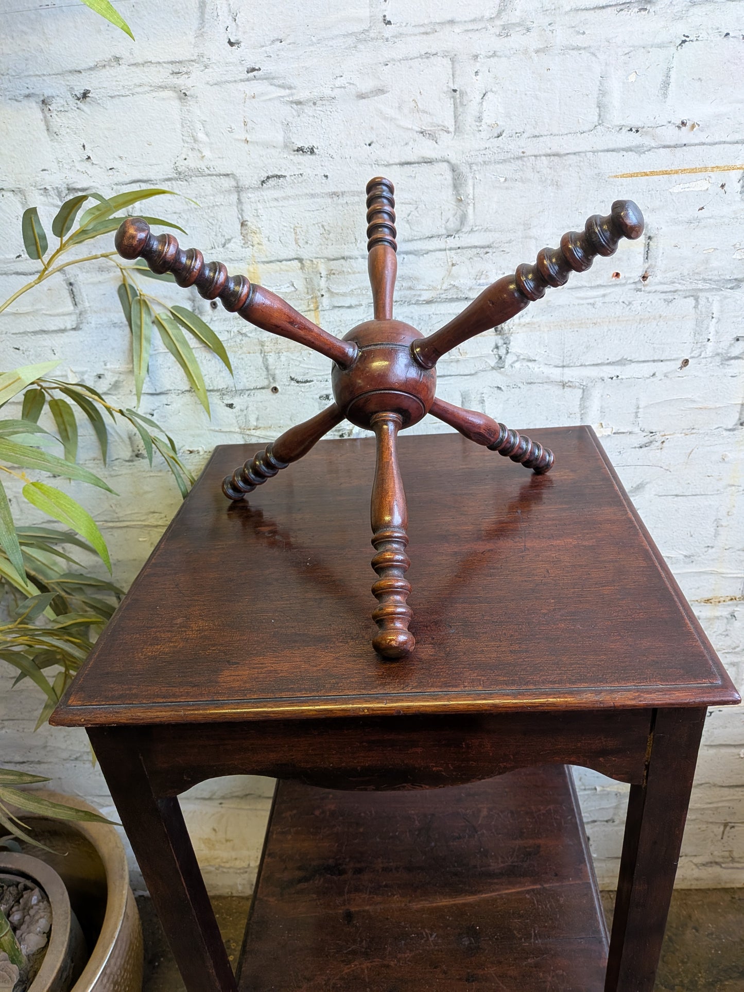 Antique Georgian Treen Turned Mahogany Table Top Plate or Bowl Cat Stand