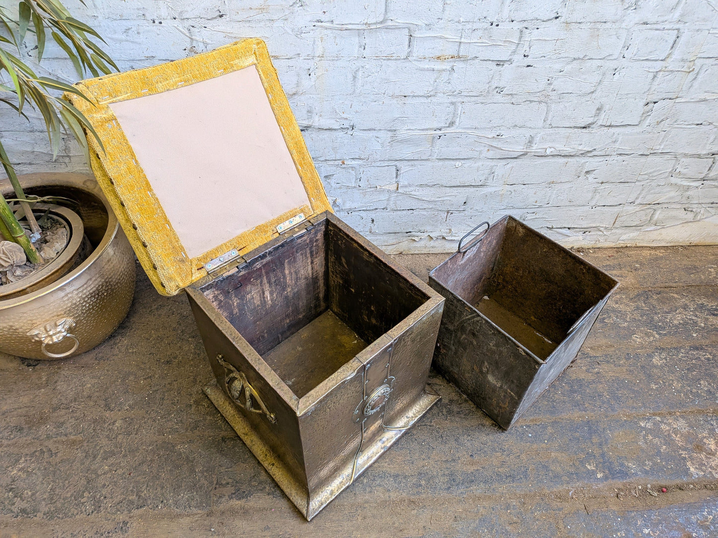 Antique Edwardian Arts & Crafts Art Nouveau Brass Coal Purdonium Fireside Stool