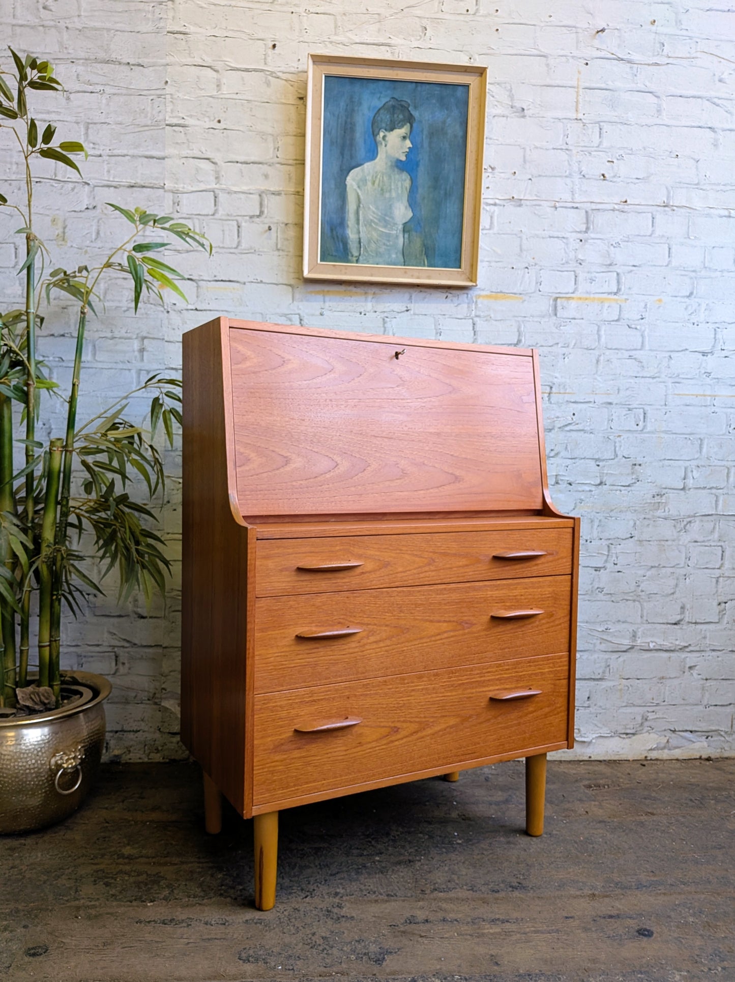 Vintage Retro 1960s 70s Mid Century Modern Teak 3 Drawer Writing Desk Bureau
