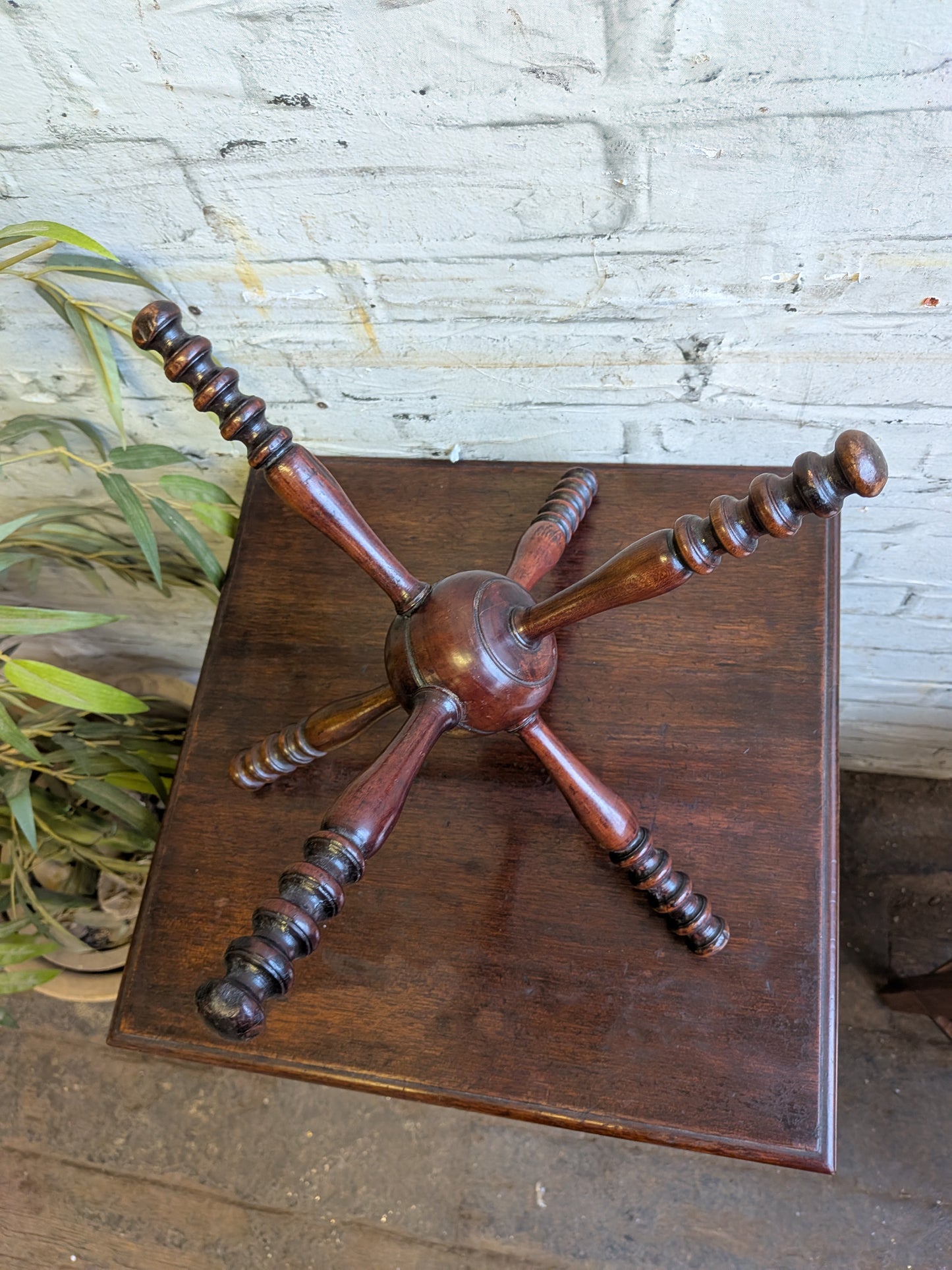 Antique Georgian Treen Turned Mahogany Table Top Plate or Bowl Cat Stand