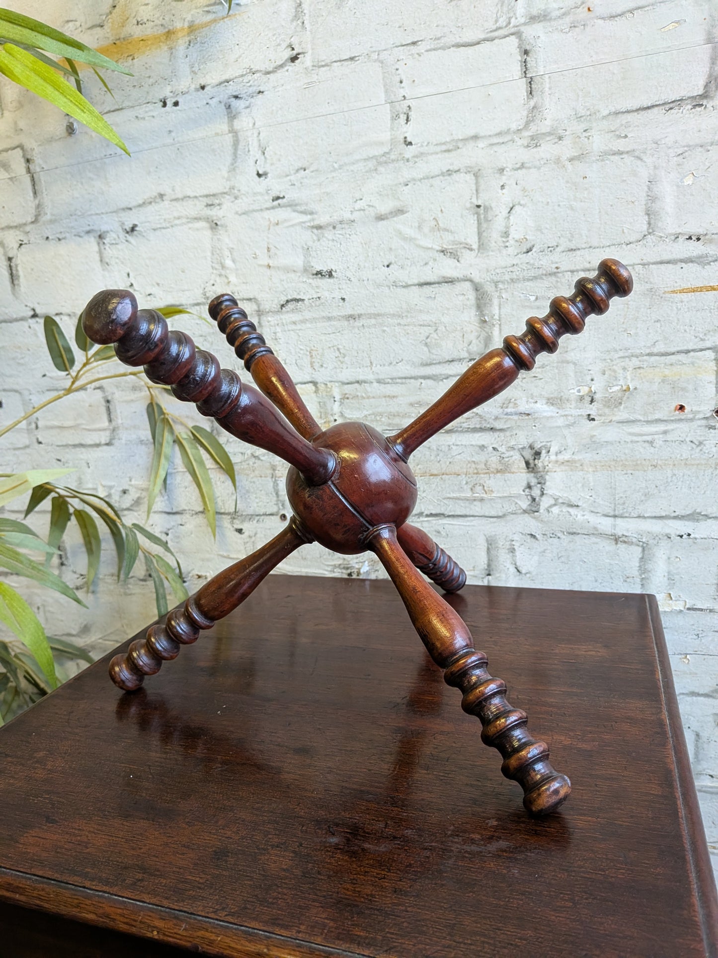 Antique Georgian Treen Turned Mahogany Table Top Plate or Bowl Cat Stand